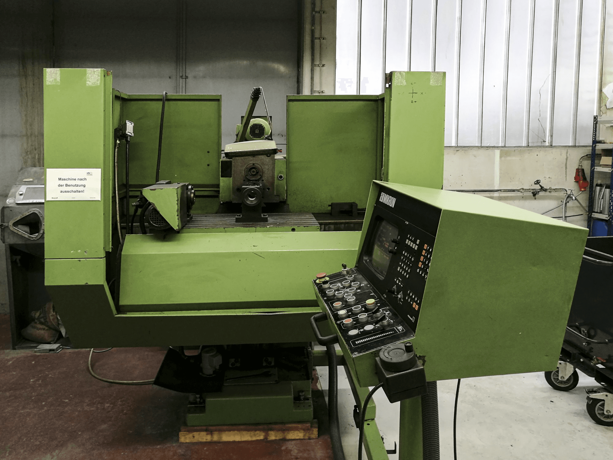 A Mikron WF-31 D gép elölnézete