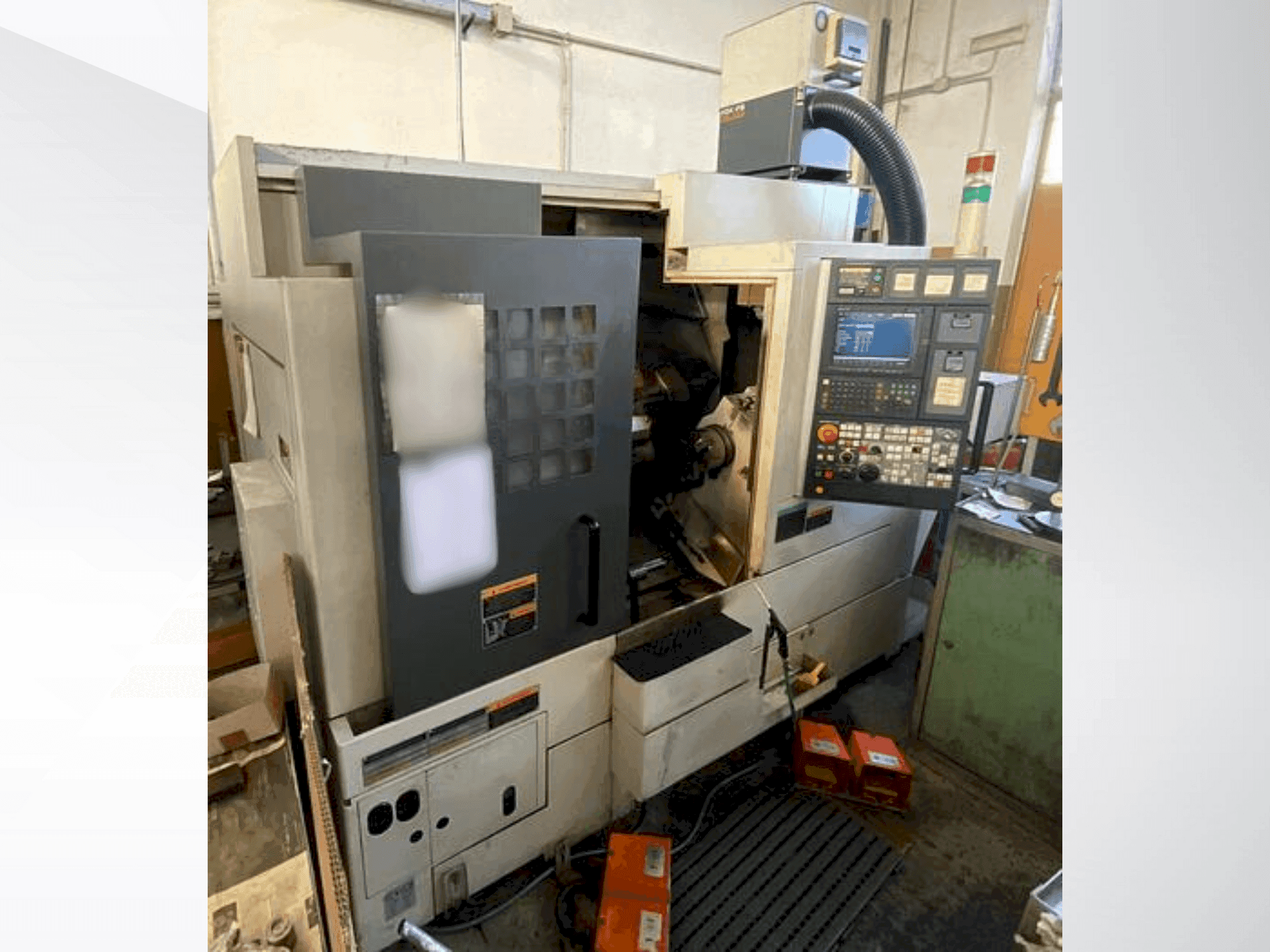 A MORI SEIKI NL 2000 SY gép elölnézete