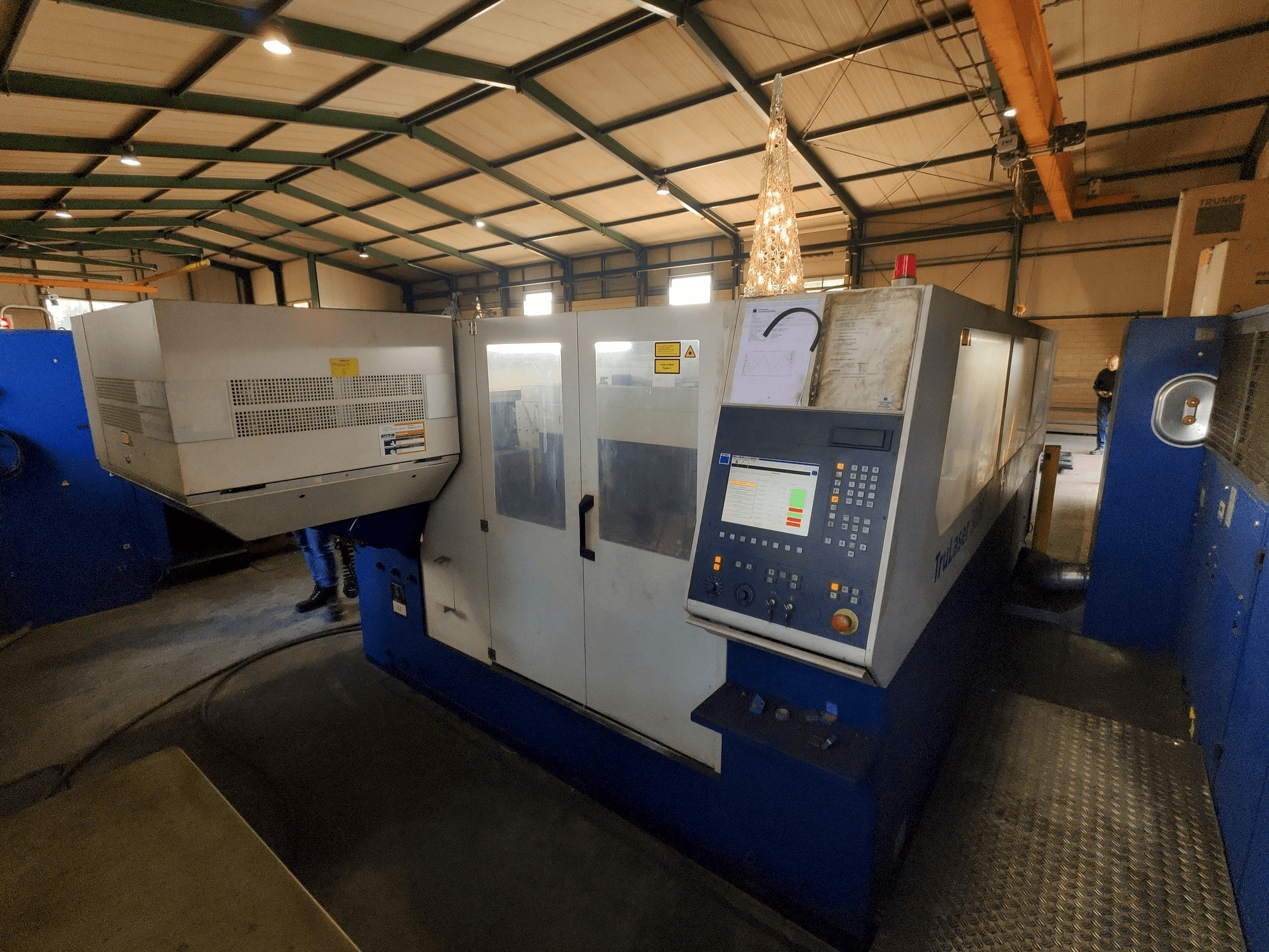 A Trumpf TruLaser 3030 gép elölnézete