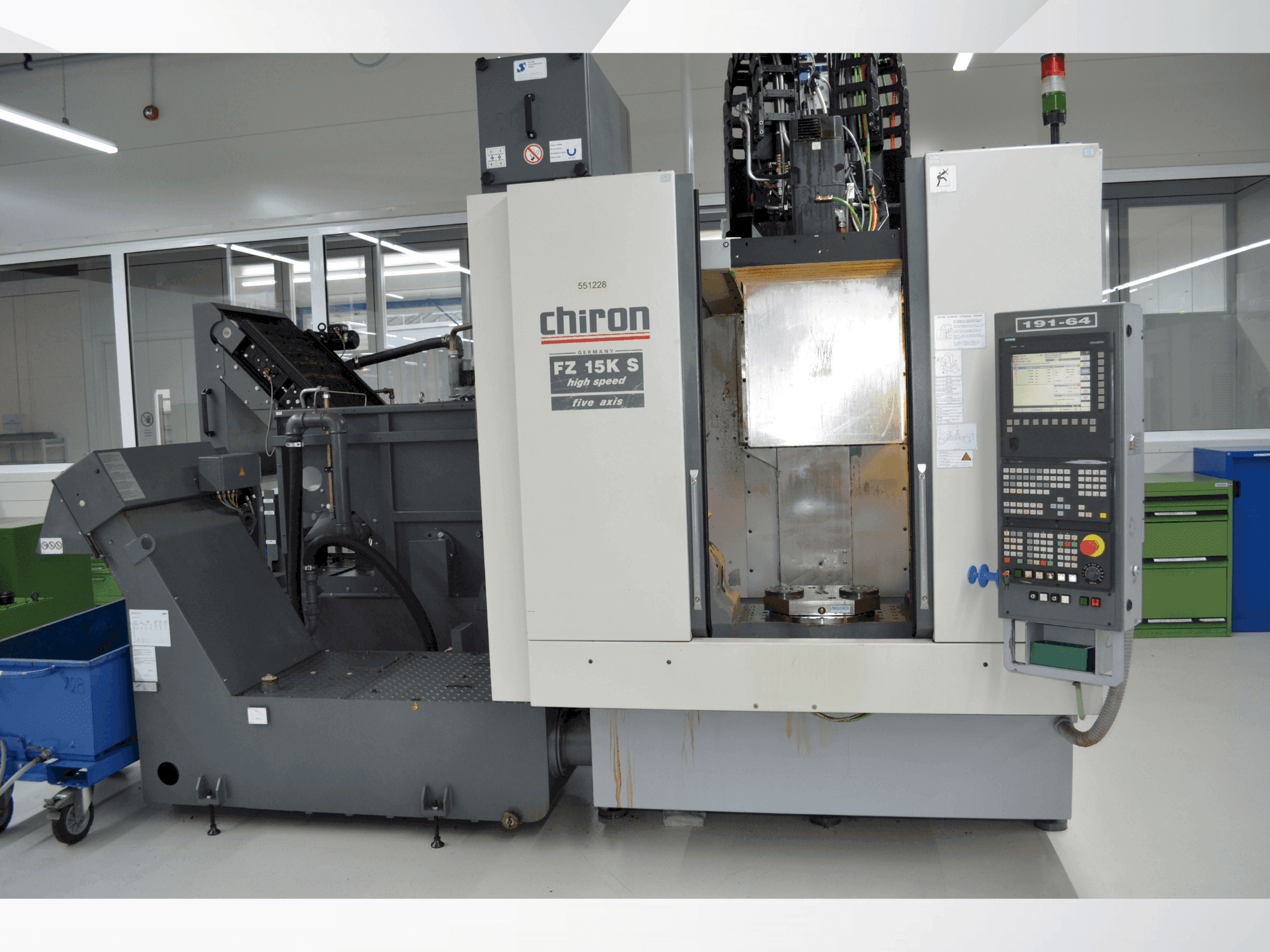 A CHIRON FZ 15KS five axis high speed gép elölnézete