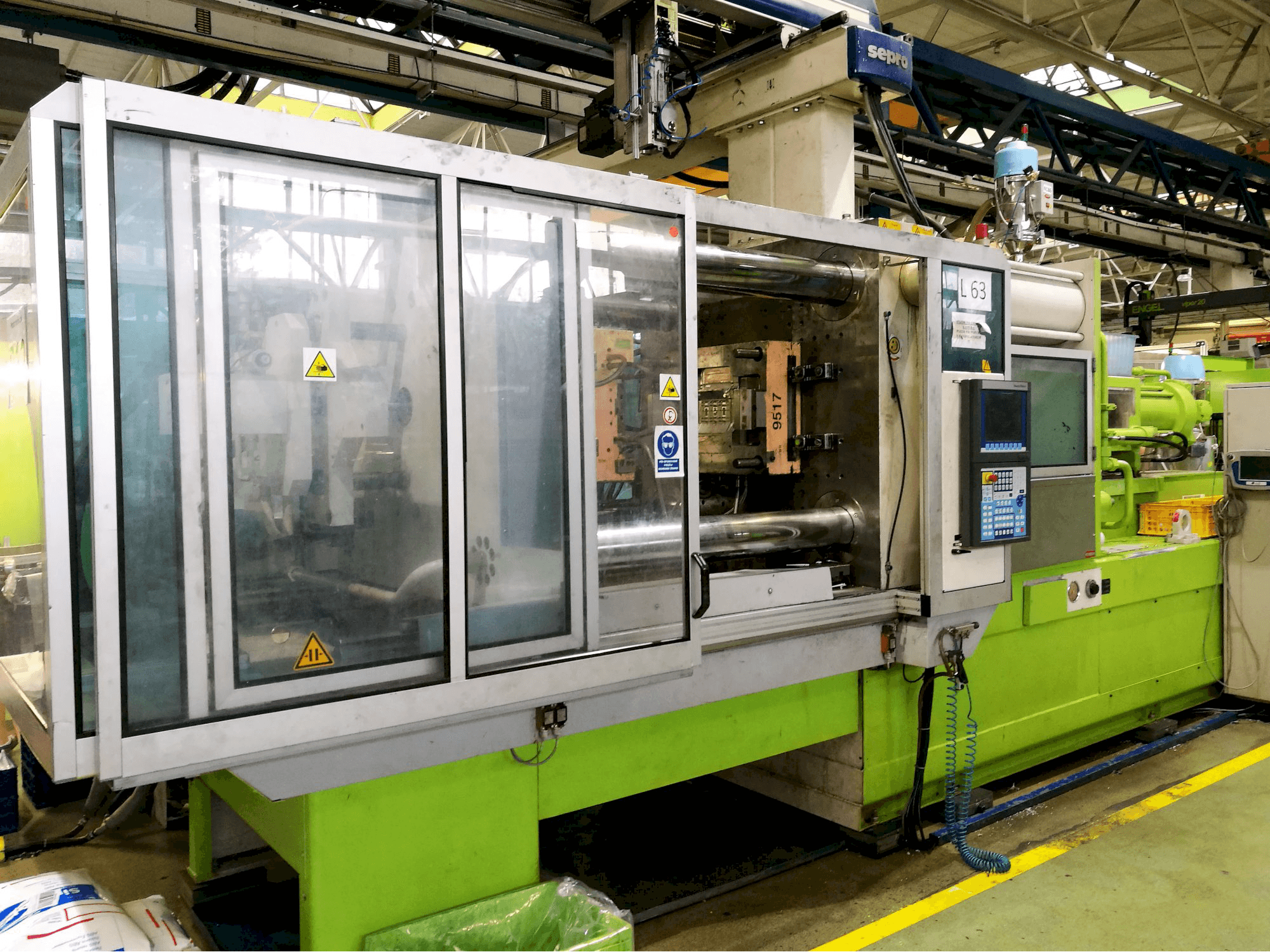 A Krauss Maffei 420-1900 C2 gép bal oldali nézete