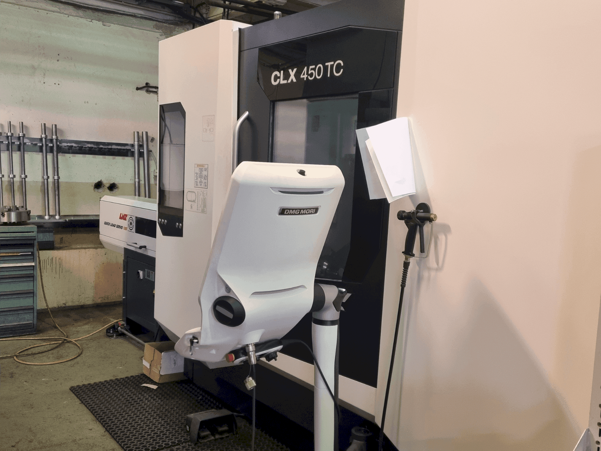 A DMG MORI CLX 450 TC gép elölnézete