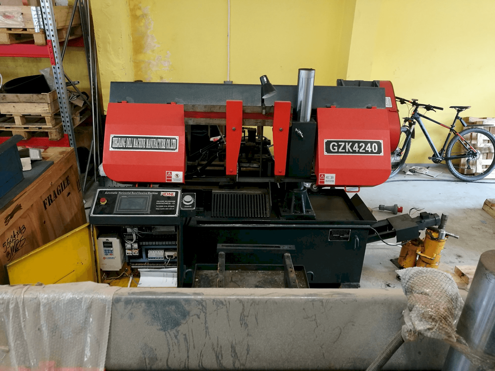 A NDNL GZK4240 gép elölnézete