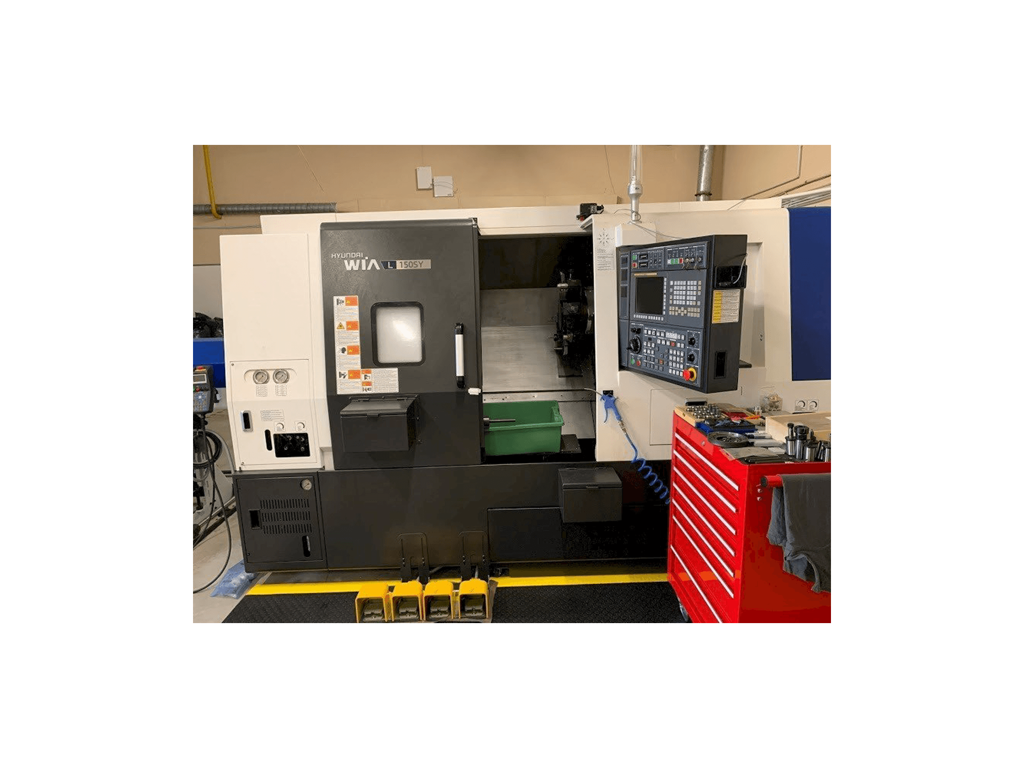 A Hyundai Wia L150SY gép elölnézete