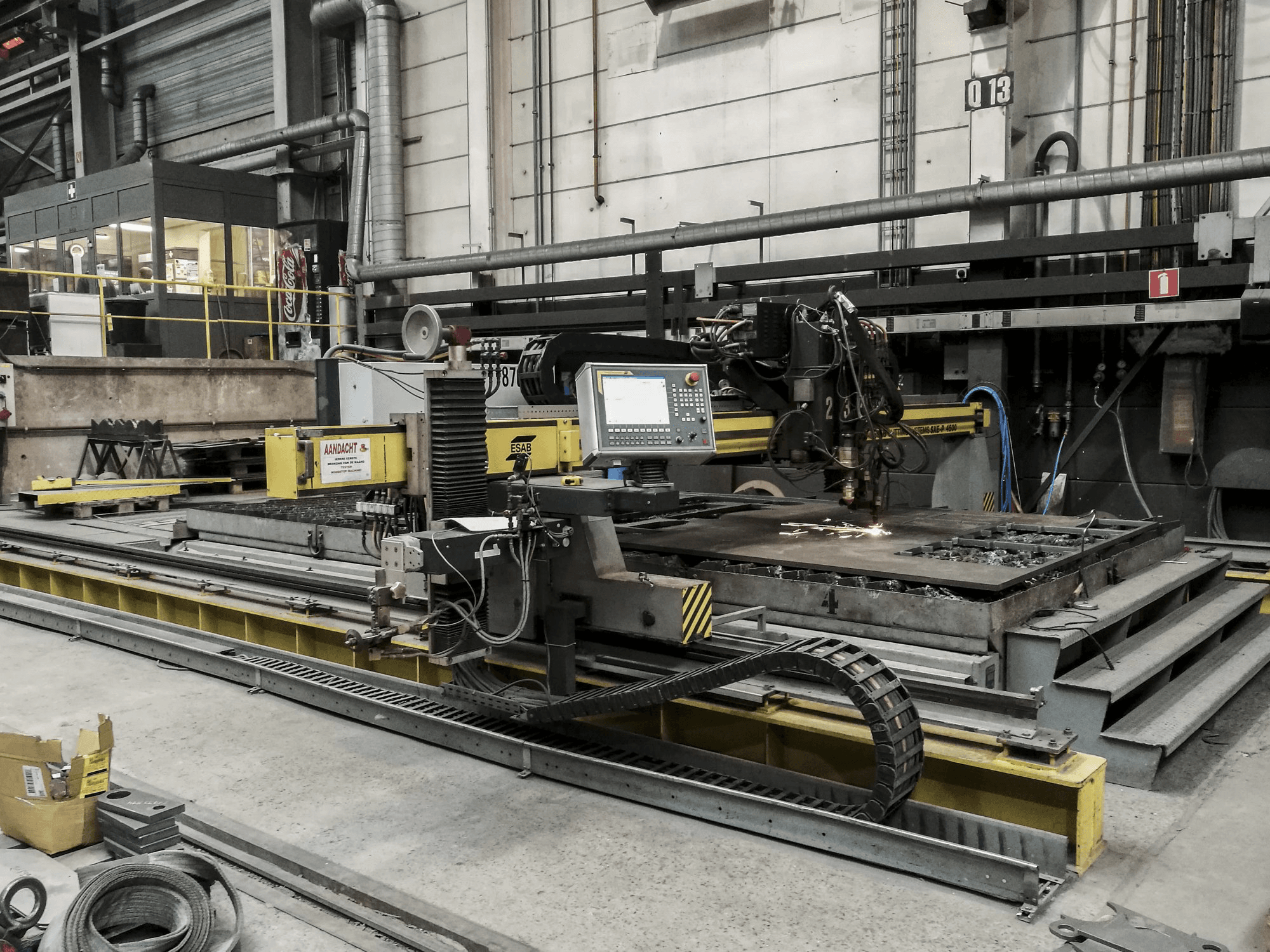 A ESAB SUPRAREX SXE-P 4500 gép jobb nézete