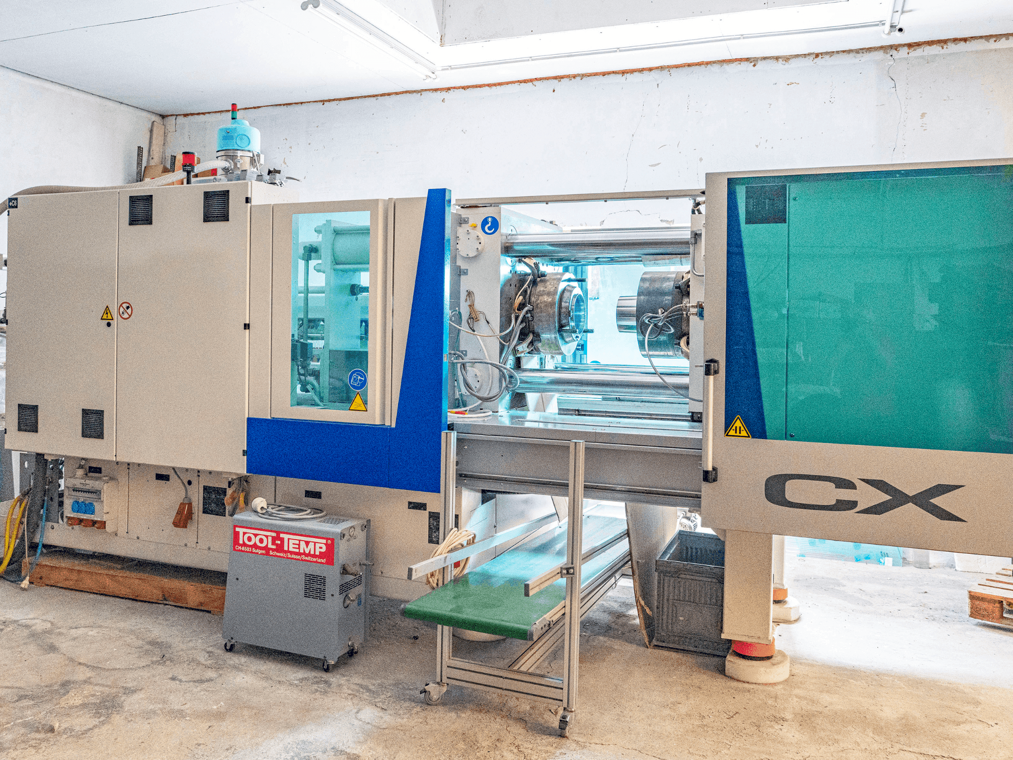 A Krauss Maffei KM 200 CX 1400 MC5 gép elölnézete