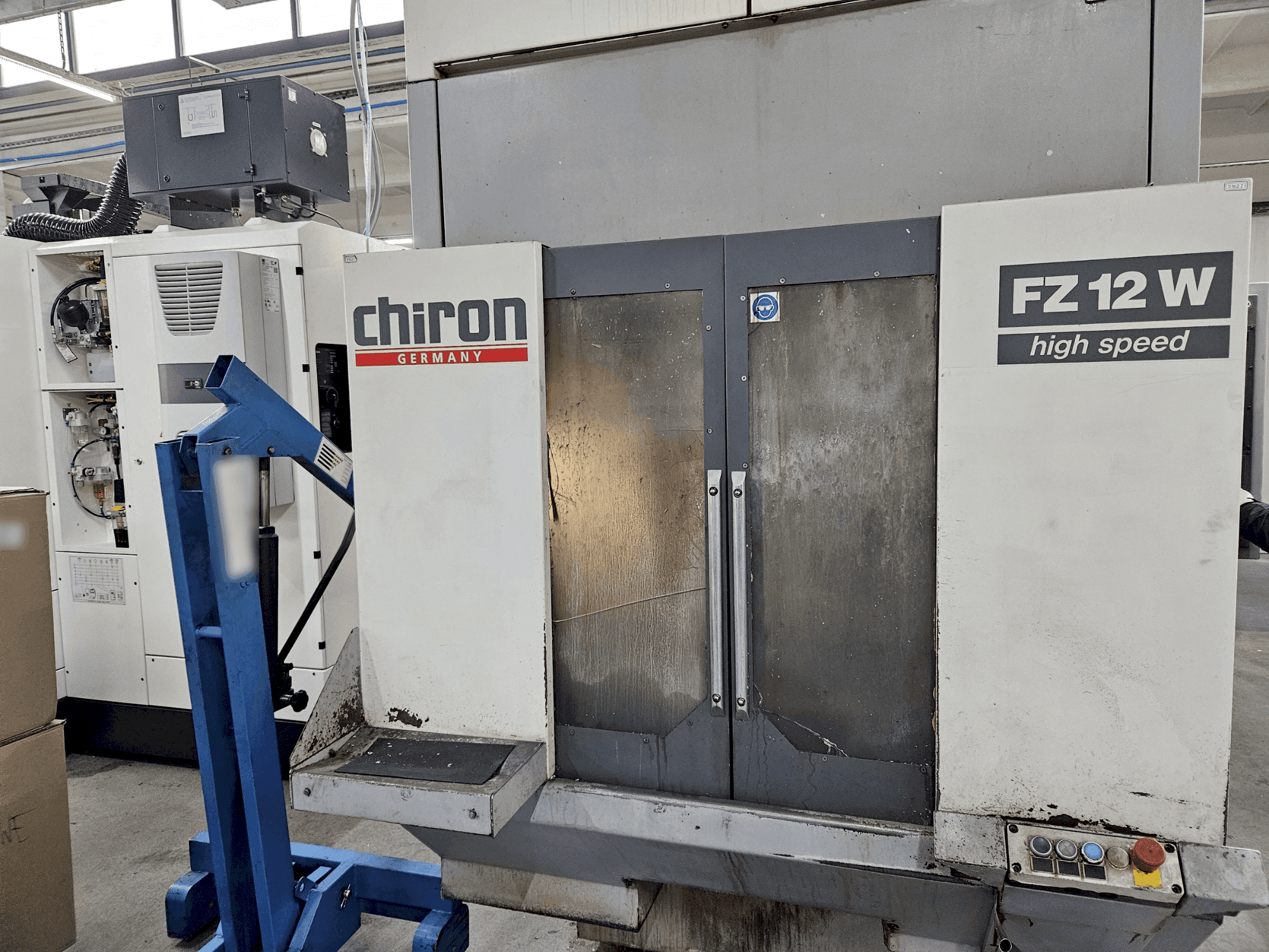A CHIRON FZ12 W gép elölnézete