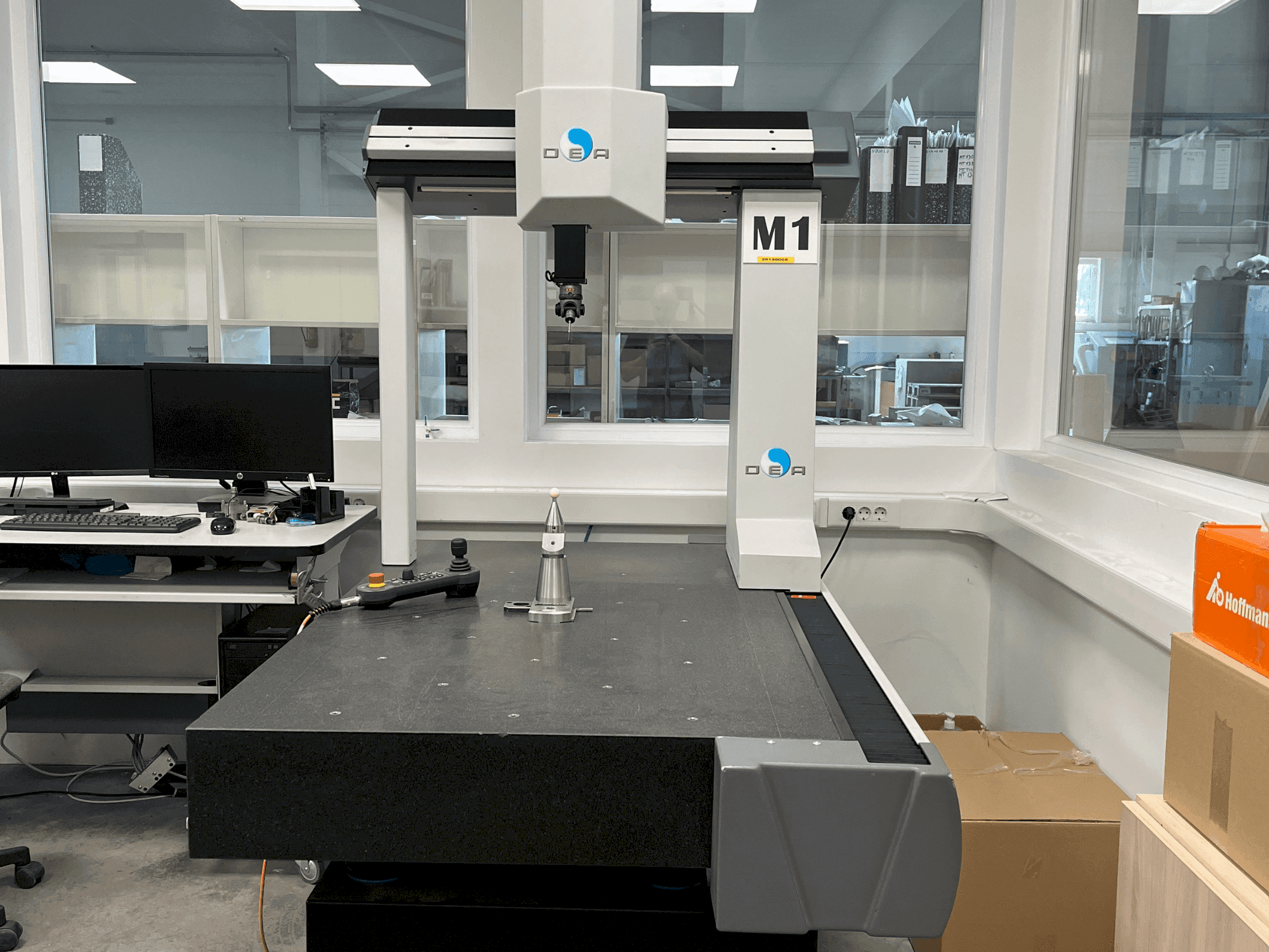 A Hexagon PIONEER 061006 gép elölnézete