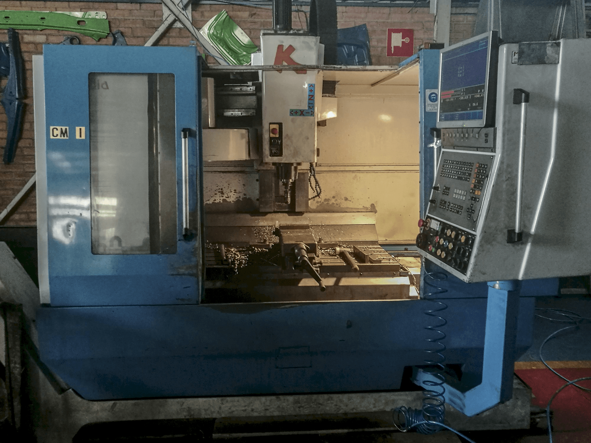 A KONDIA B-1050 gép elölnézete