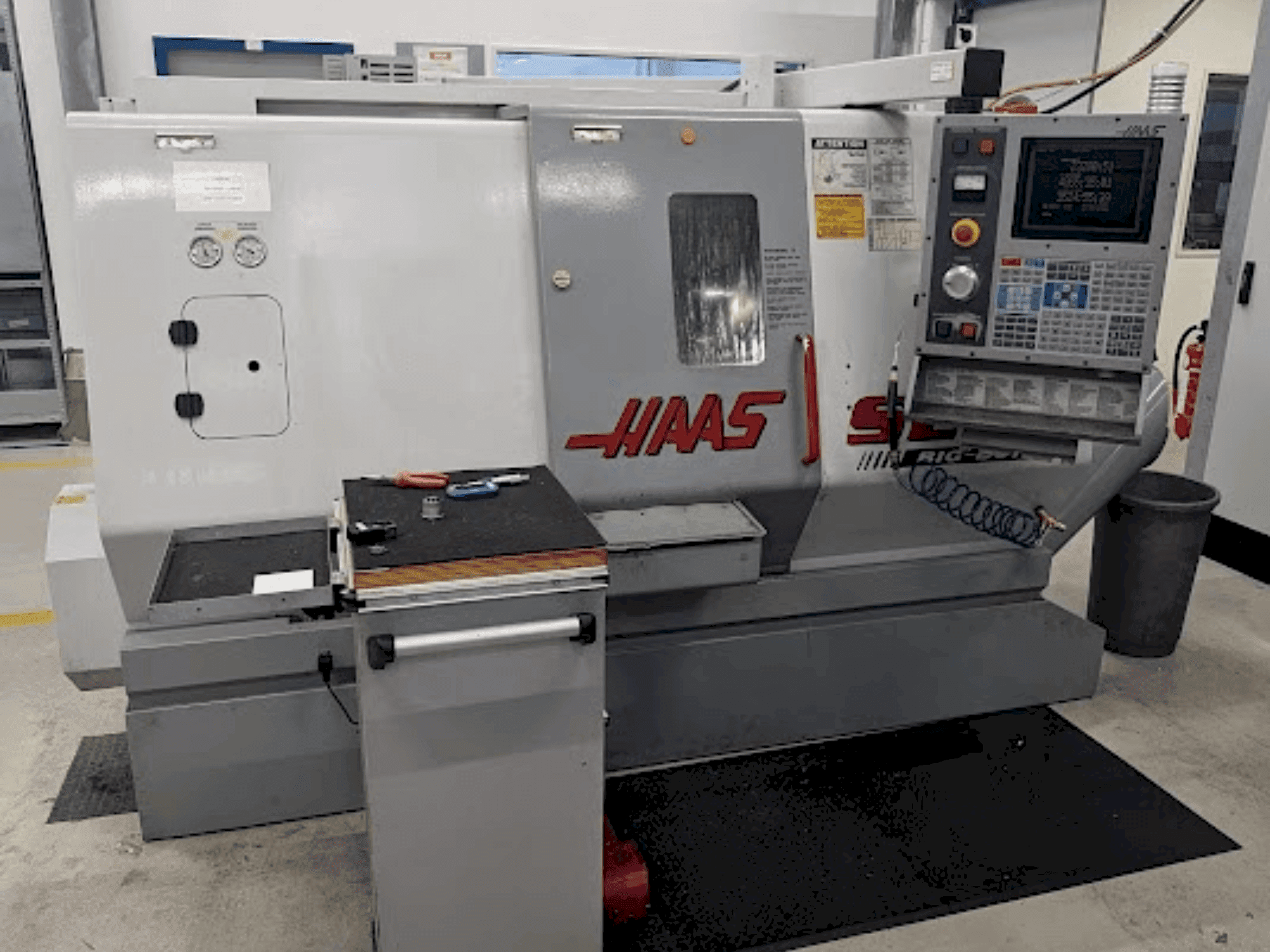 A HAAS SL 20 TBHE gép elölnézete