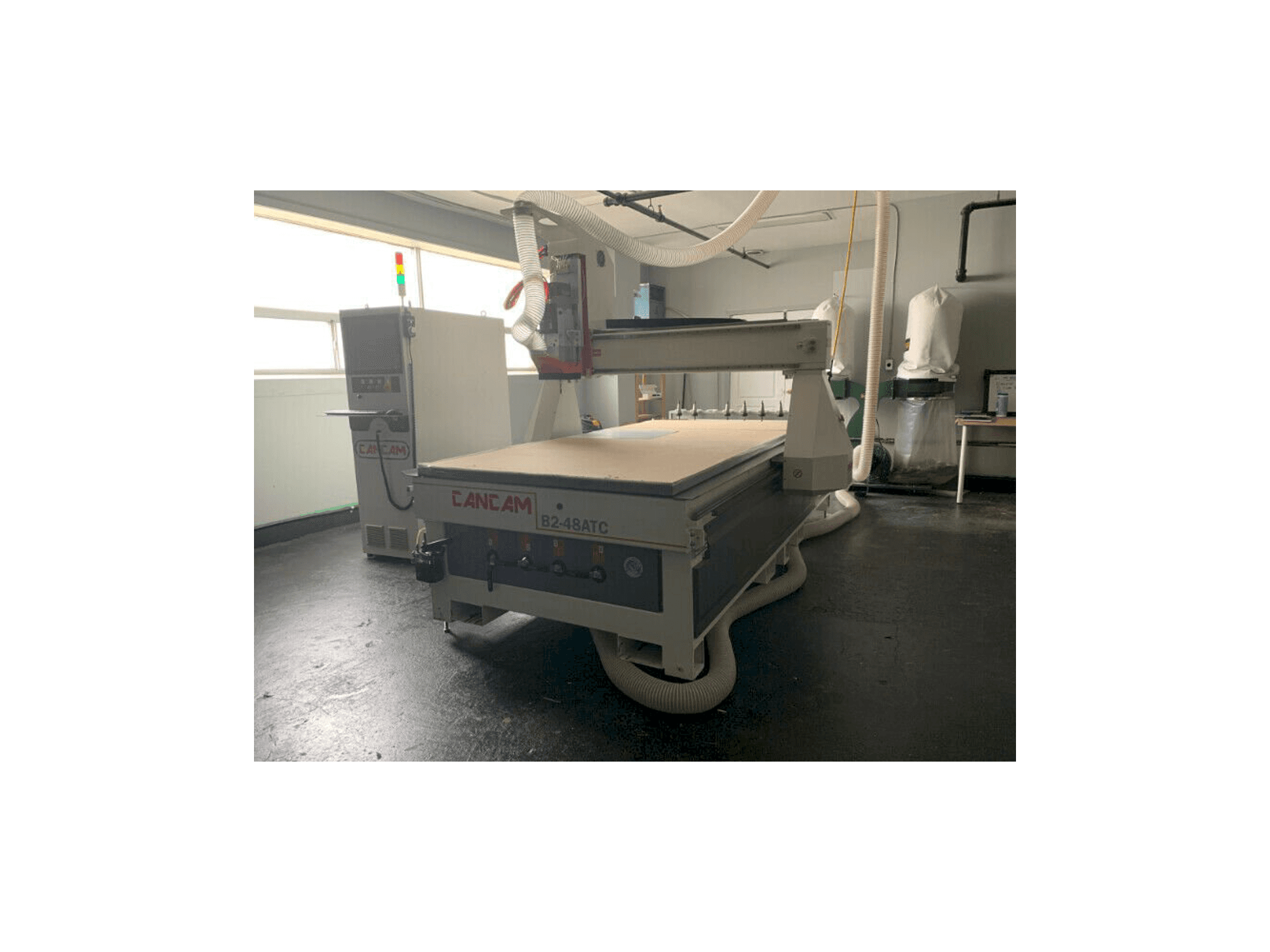 A CanCam B2-48 ATC gép elölnézete