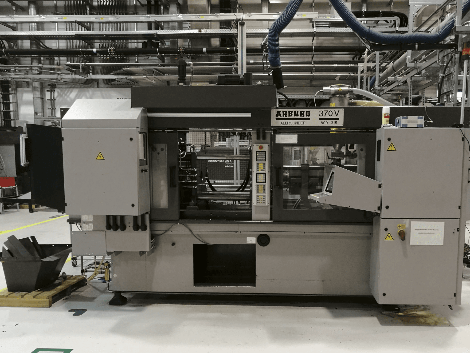 A Arburg 370V 800-315 gép elölnézete