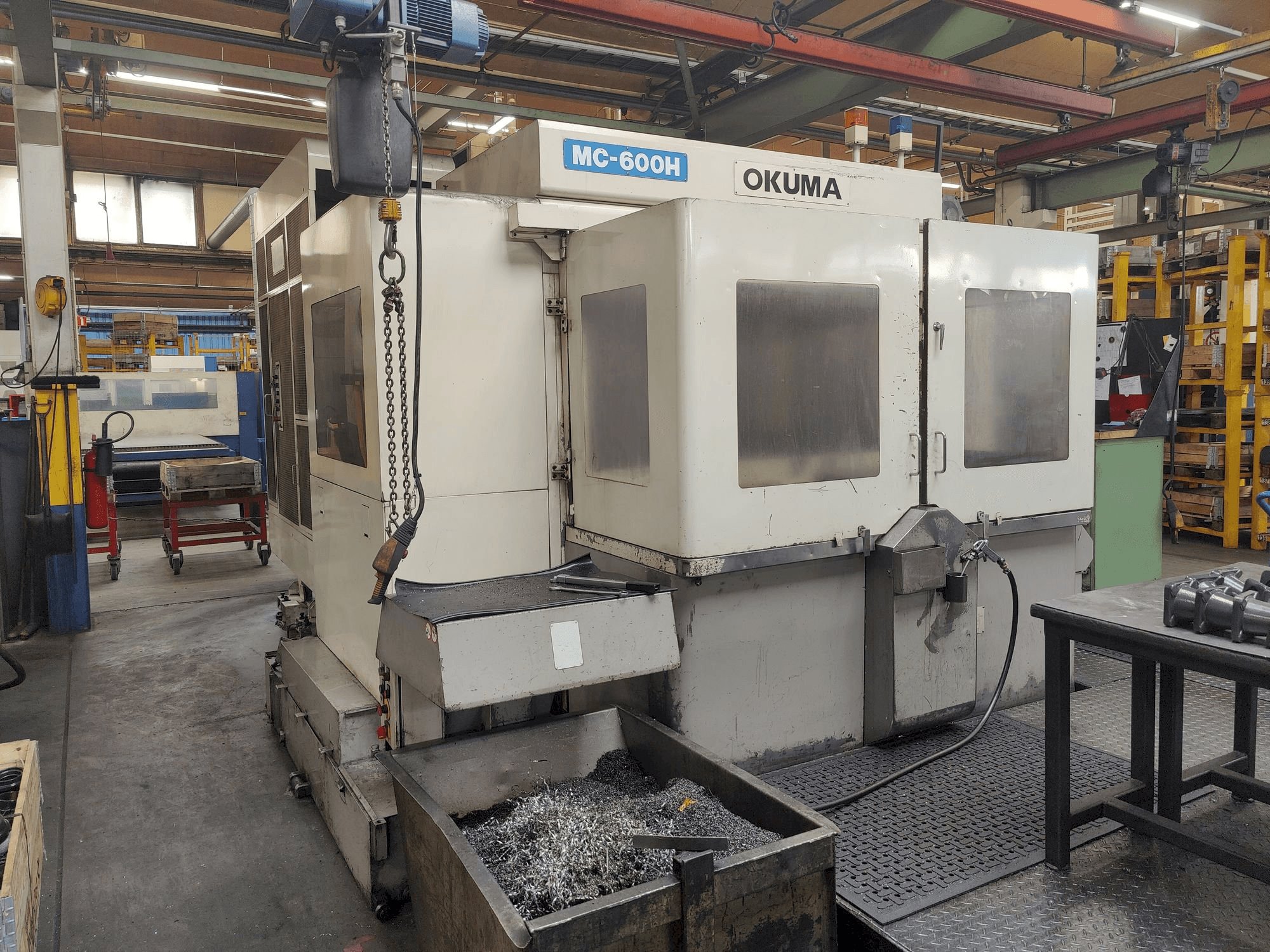 A Okuma MC-600 H gép elölnézete