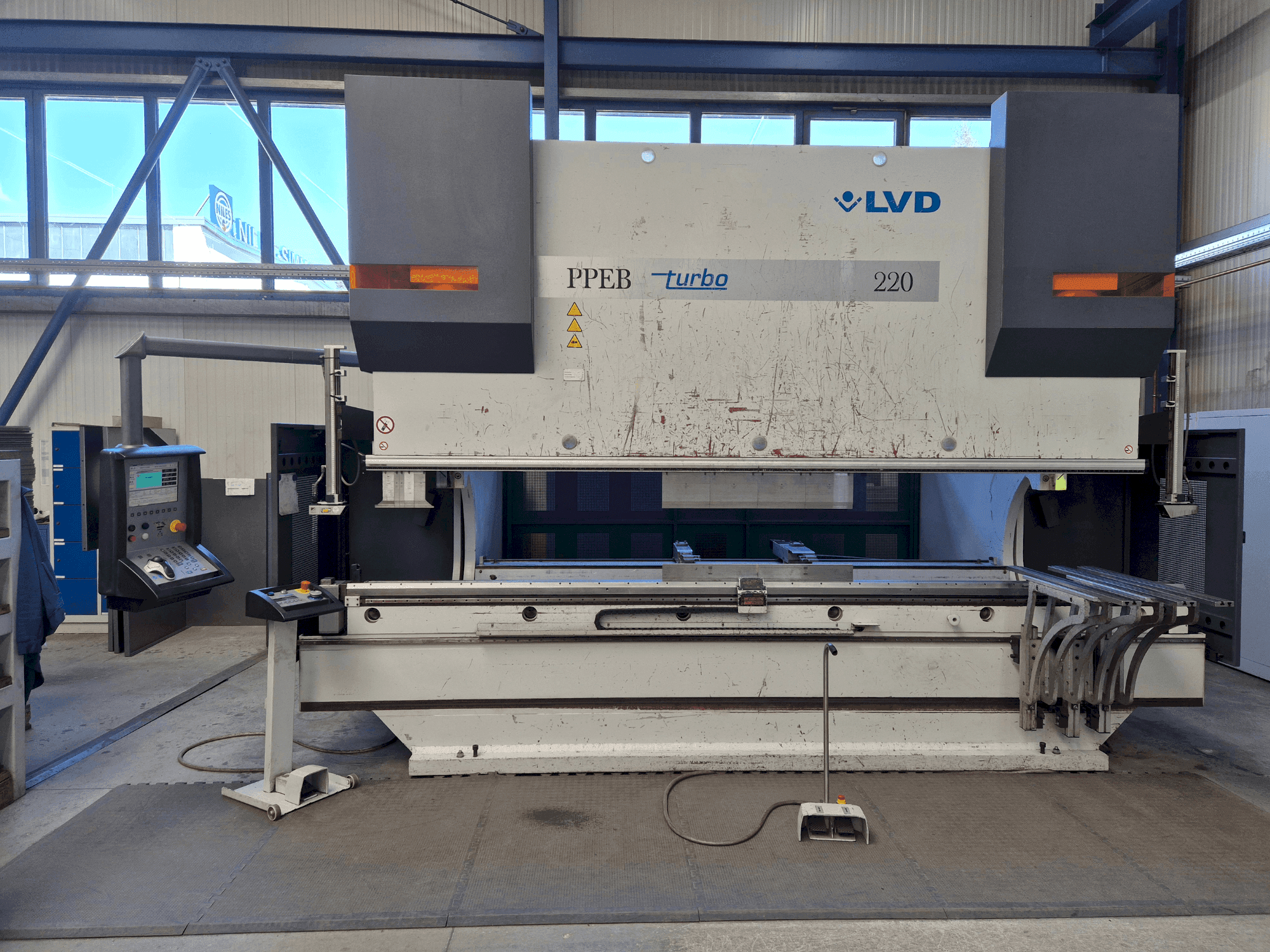 A LVD PPEB 220/40 gép elölnézete