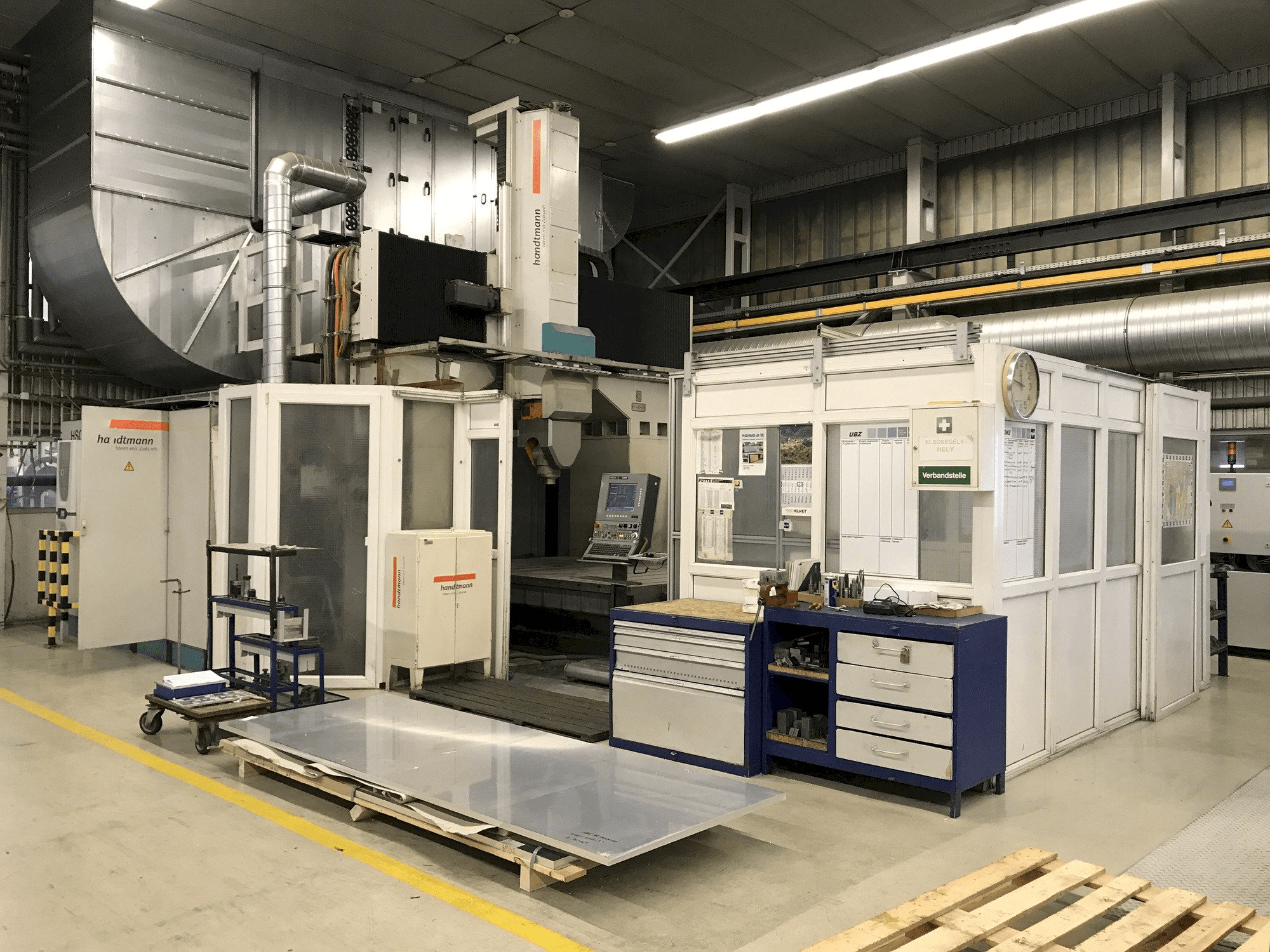 A Handtmann UBZ NT 300/200 T2 gép elölnézete