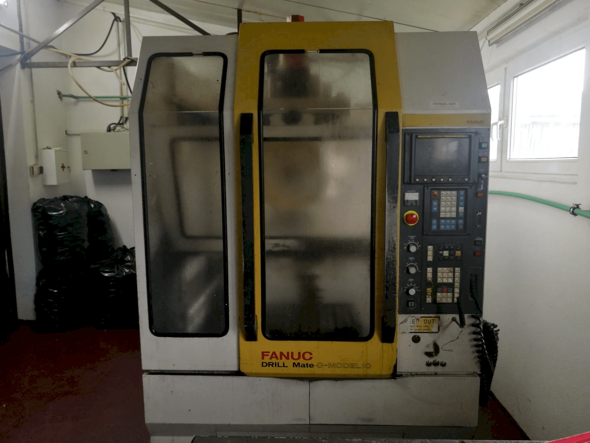 A FANUC DRILL MATE C-MODEL 10 gép elölnézete