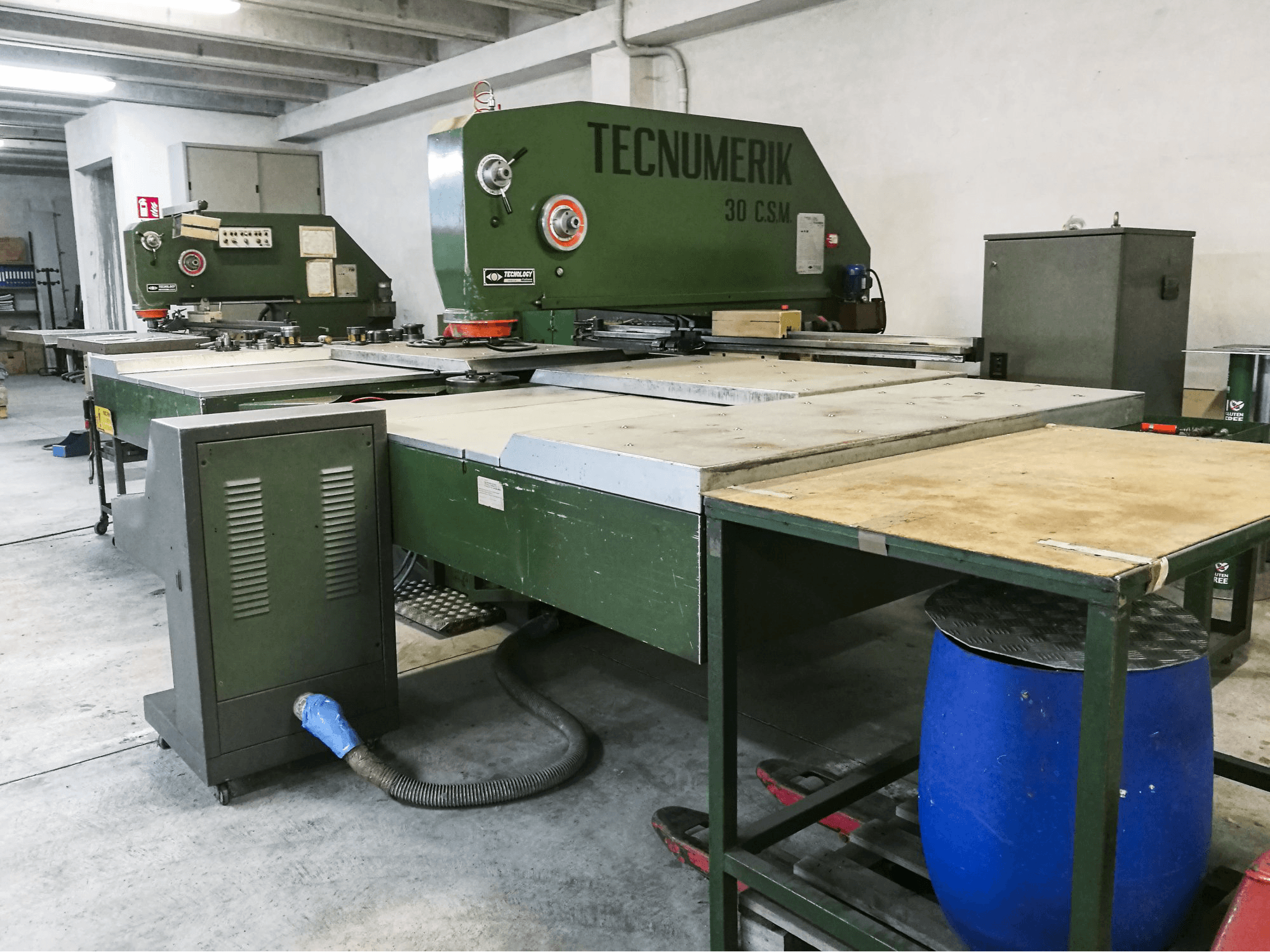 A Tecnology Tecnumerik 30 C.S.M. gép jobb nézete