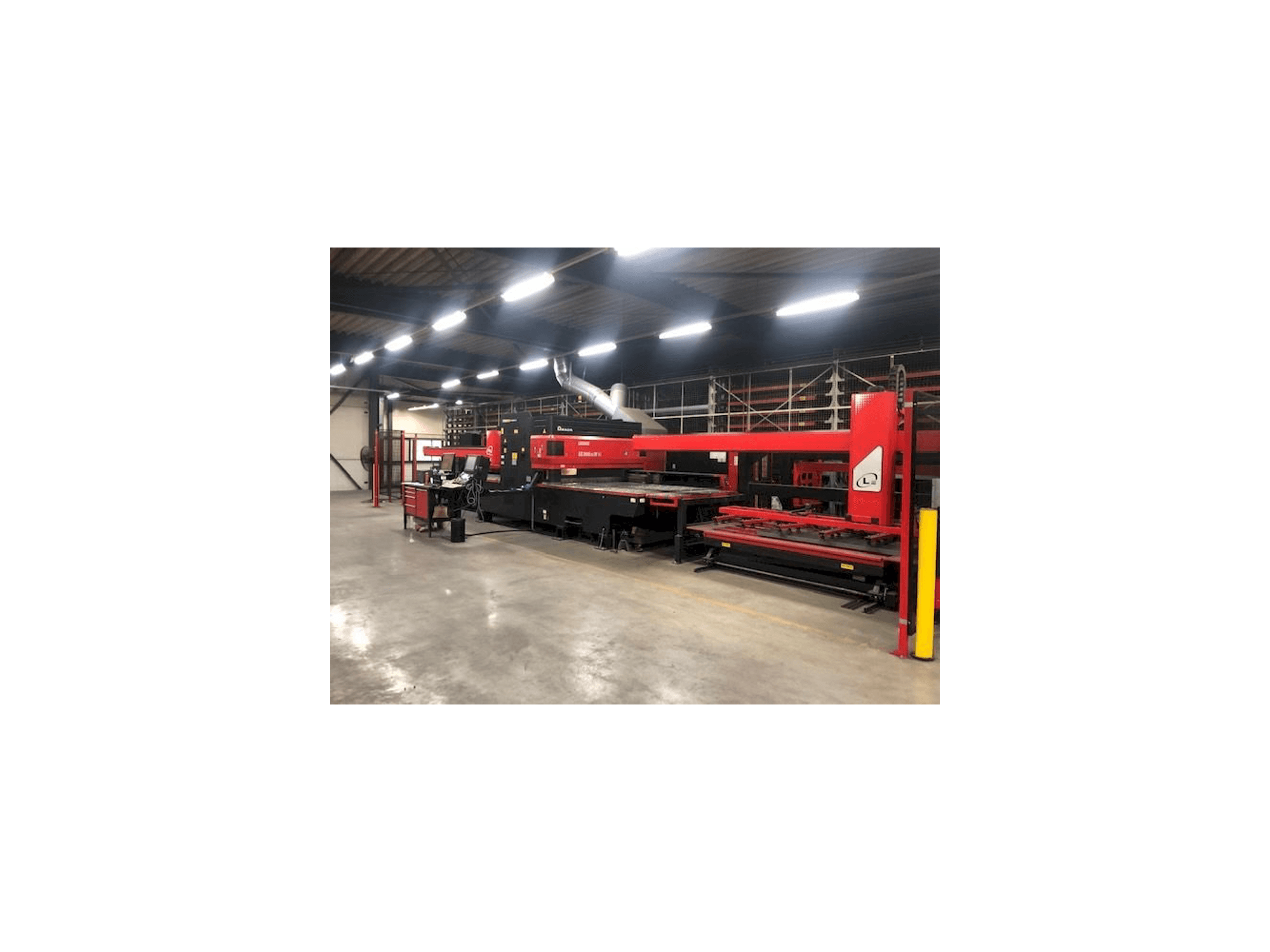 A AMADA LC 2415 Alpha IV NT gép elölnézete
