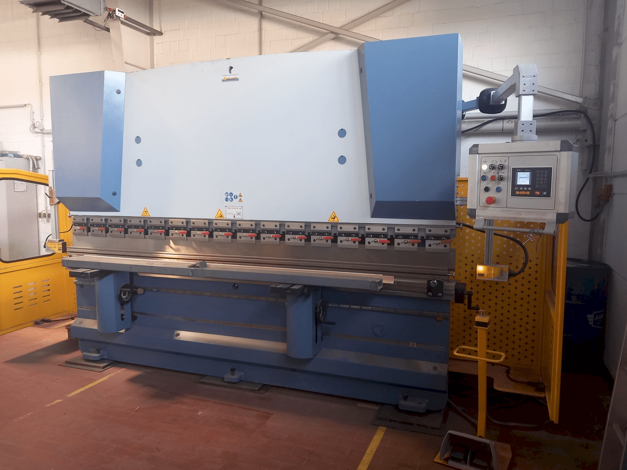 A Bernardo APH 3200X125 gép elölnézete
