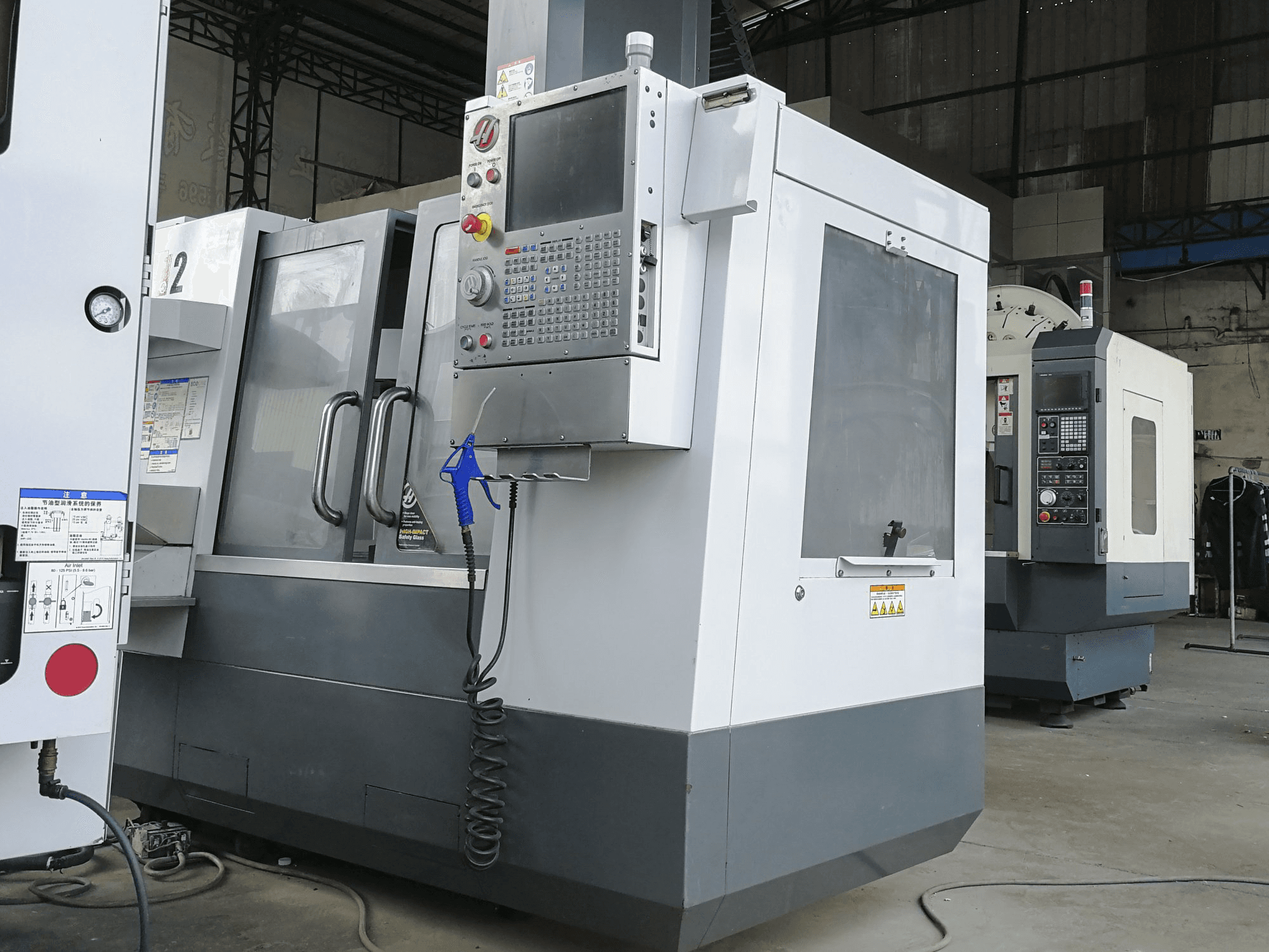 A HAAS VF-2 gép jobb nézete