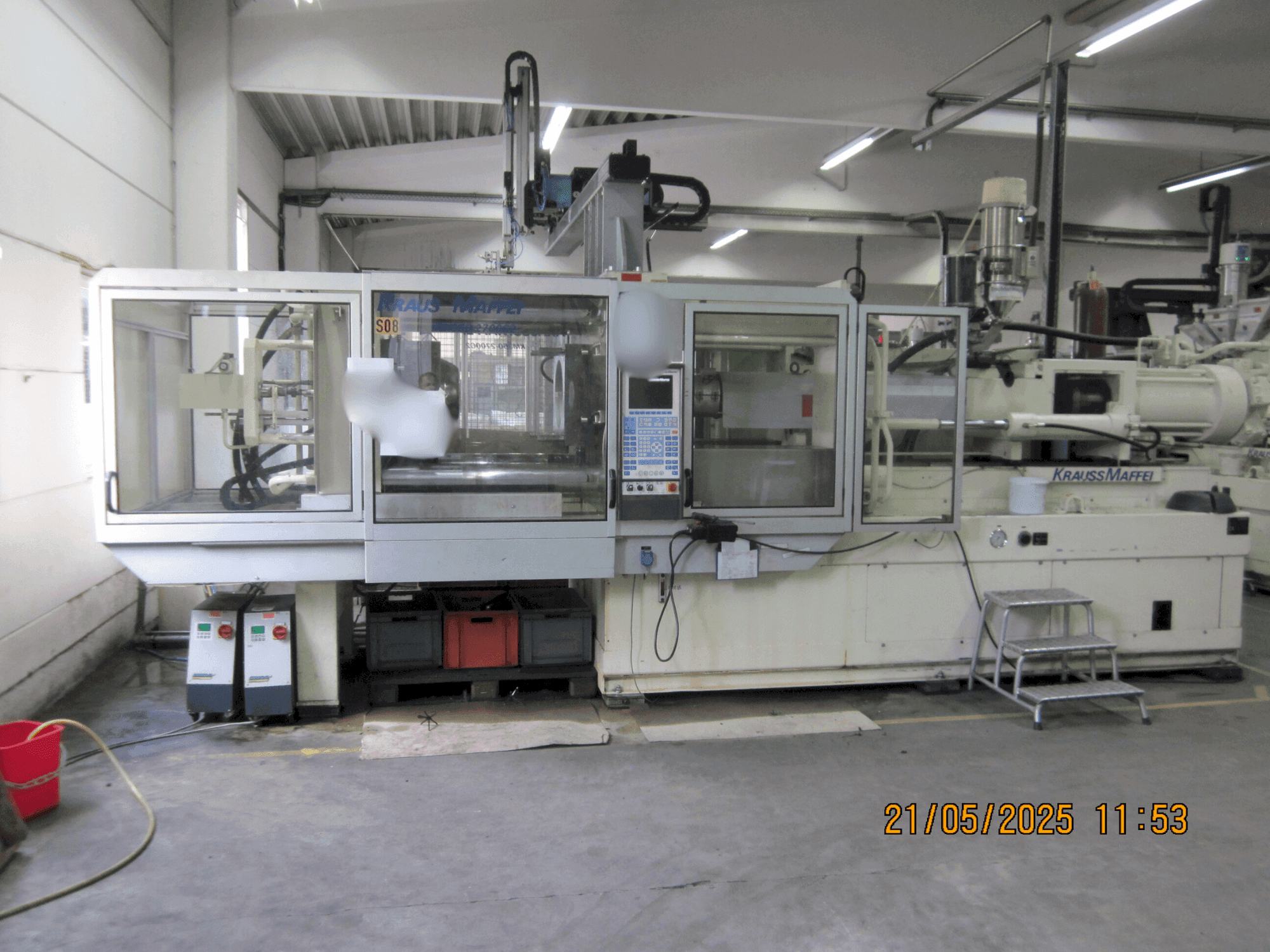 A Krauss Maffei 350-2700 C2 gép elölnézete