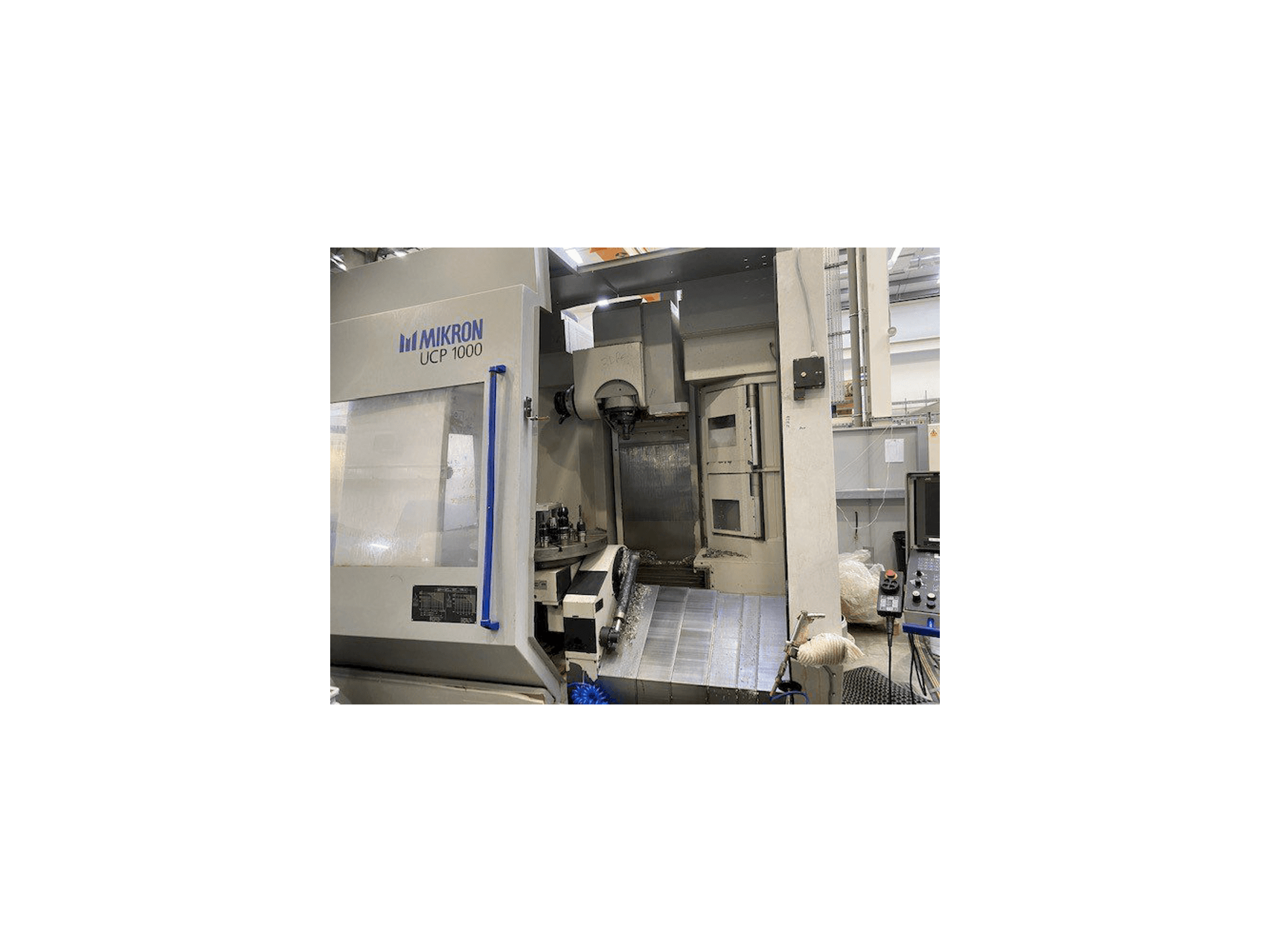 A MIKRON UCP 1000 gép elölnézete