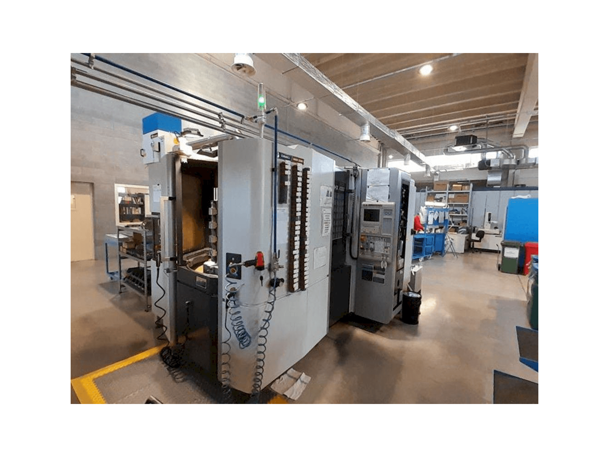 A DMG NHX 4000 gép elölnézete