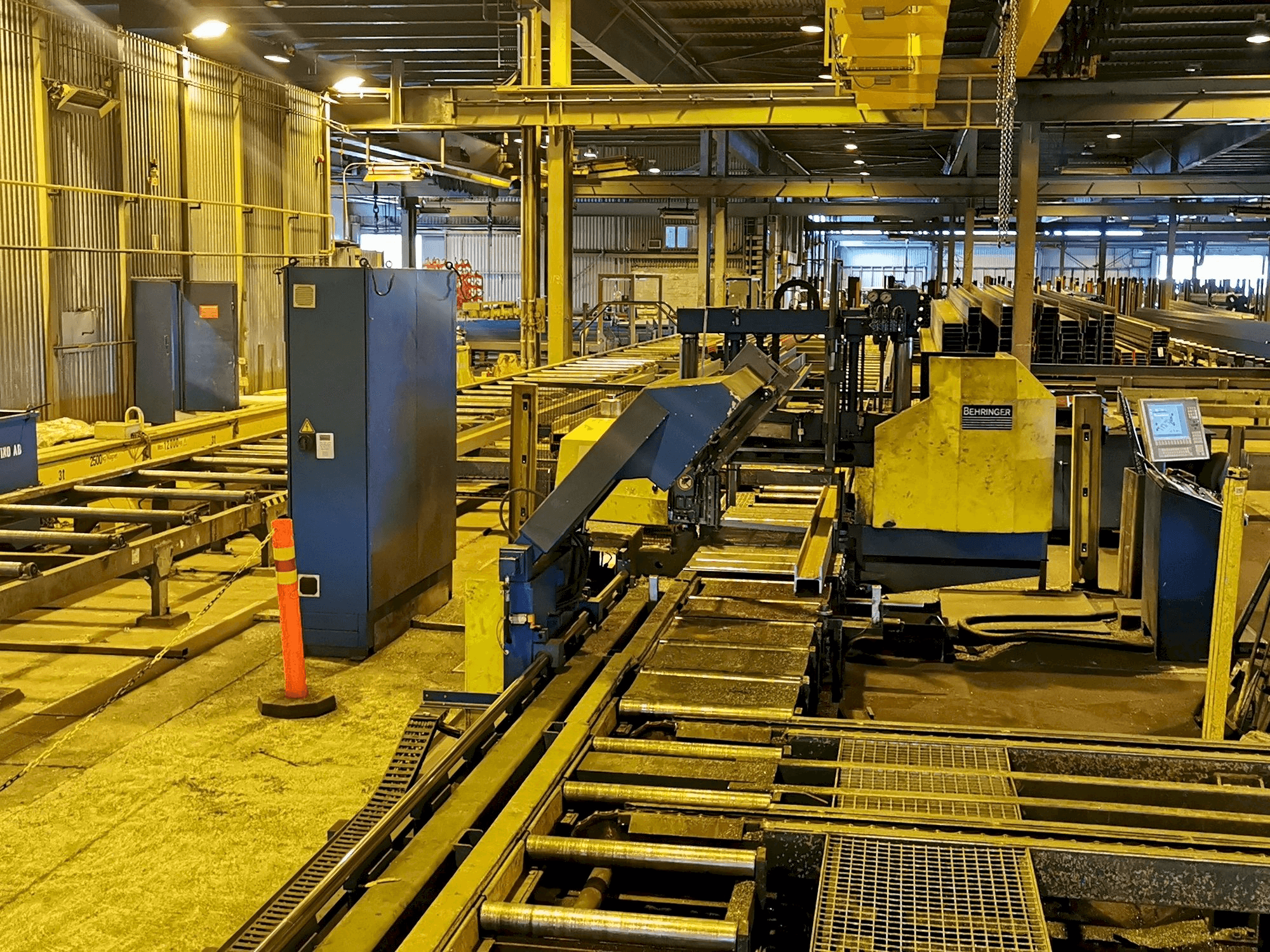 A Behringer HBP 410/723GNC gép elölnézete