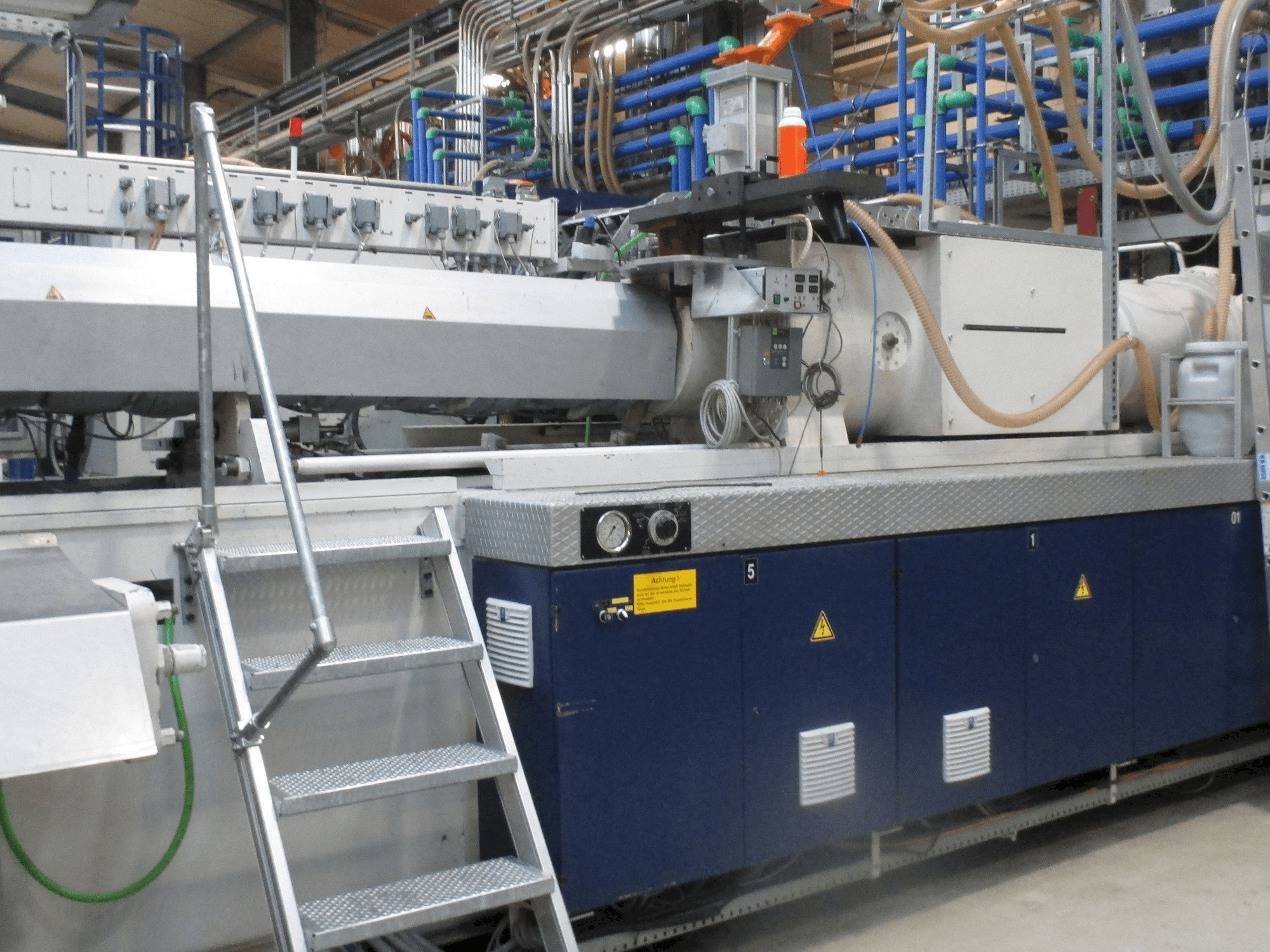 A Krauss Maffei 1300/14700 MC gép elölnézete
