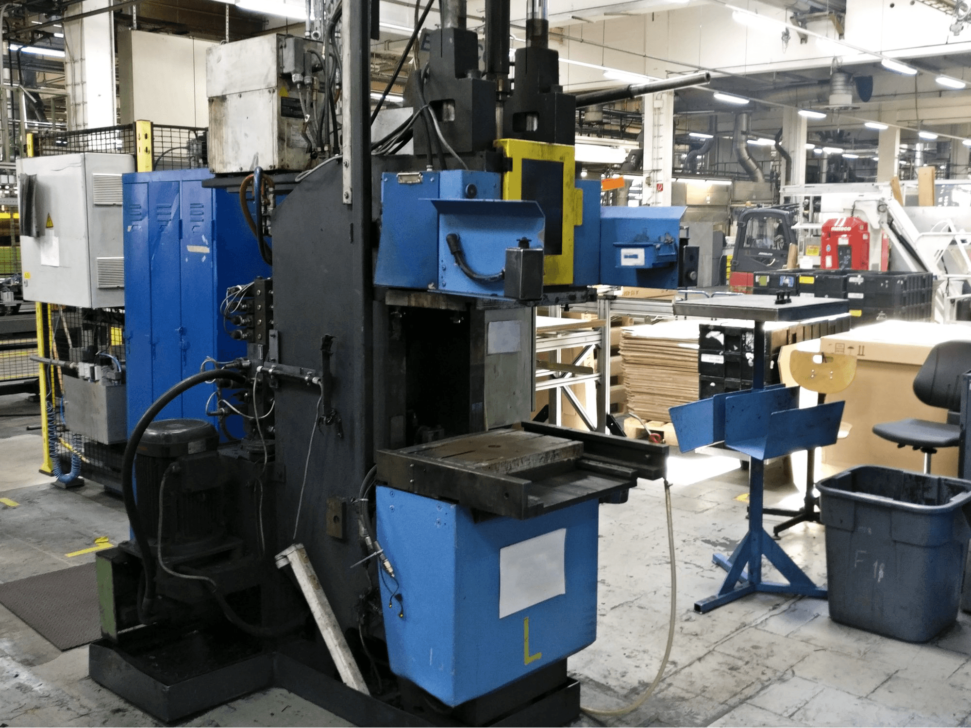 A Kloeckner Desma 956.050 gép bal oldali nézete