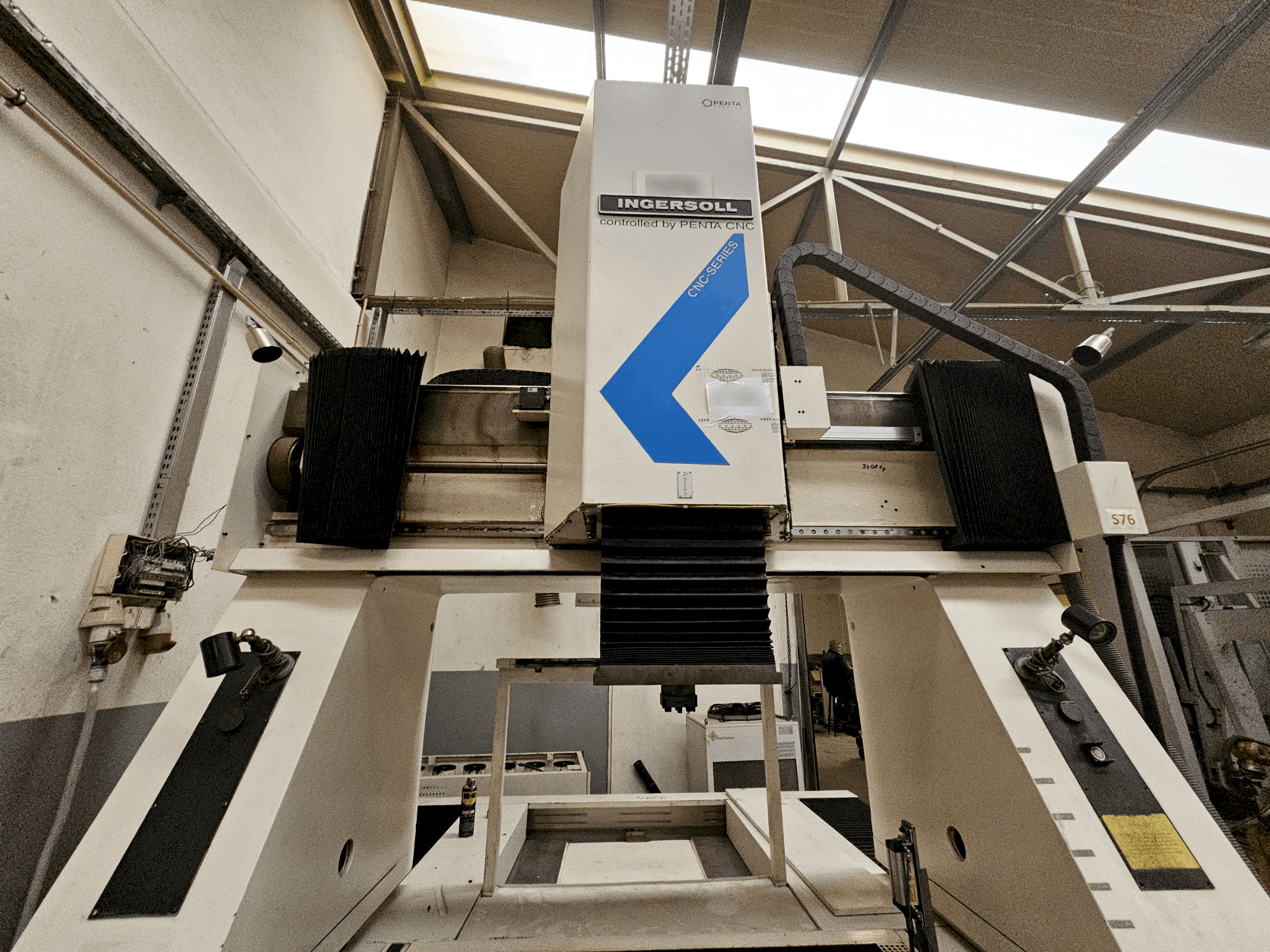 A INGERSOLL IG1300 PENTA gép elölnézete