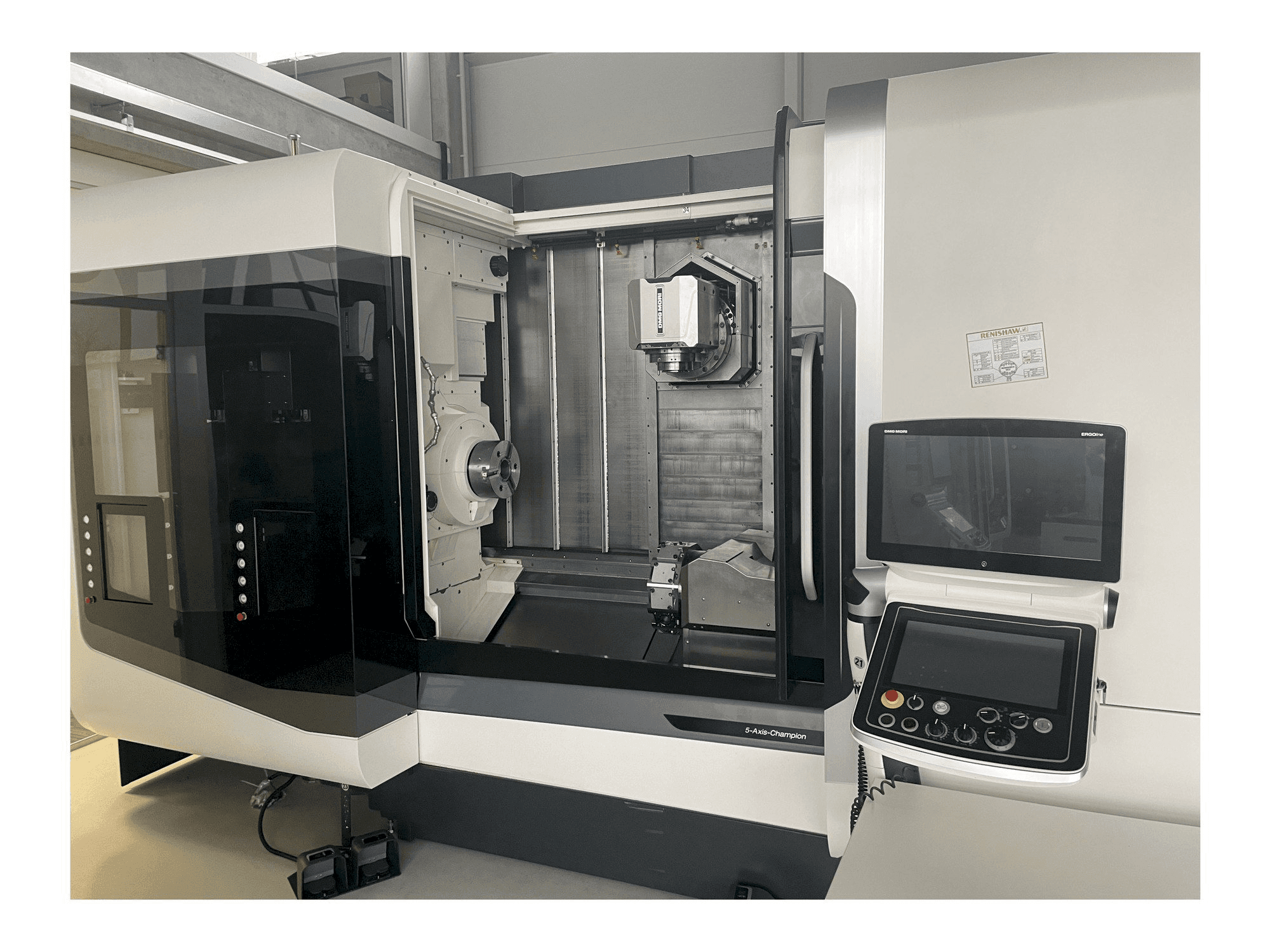 A DMG MORI NTX 2500/1500 gép elölnézete