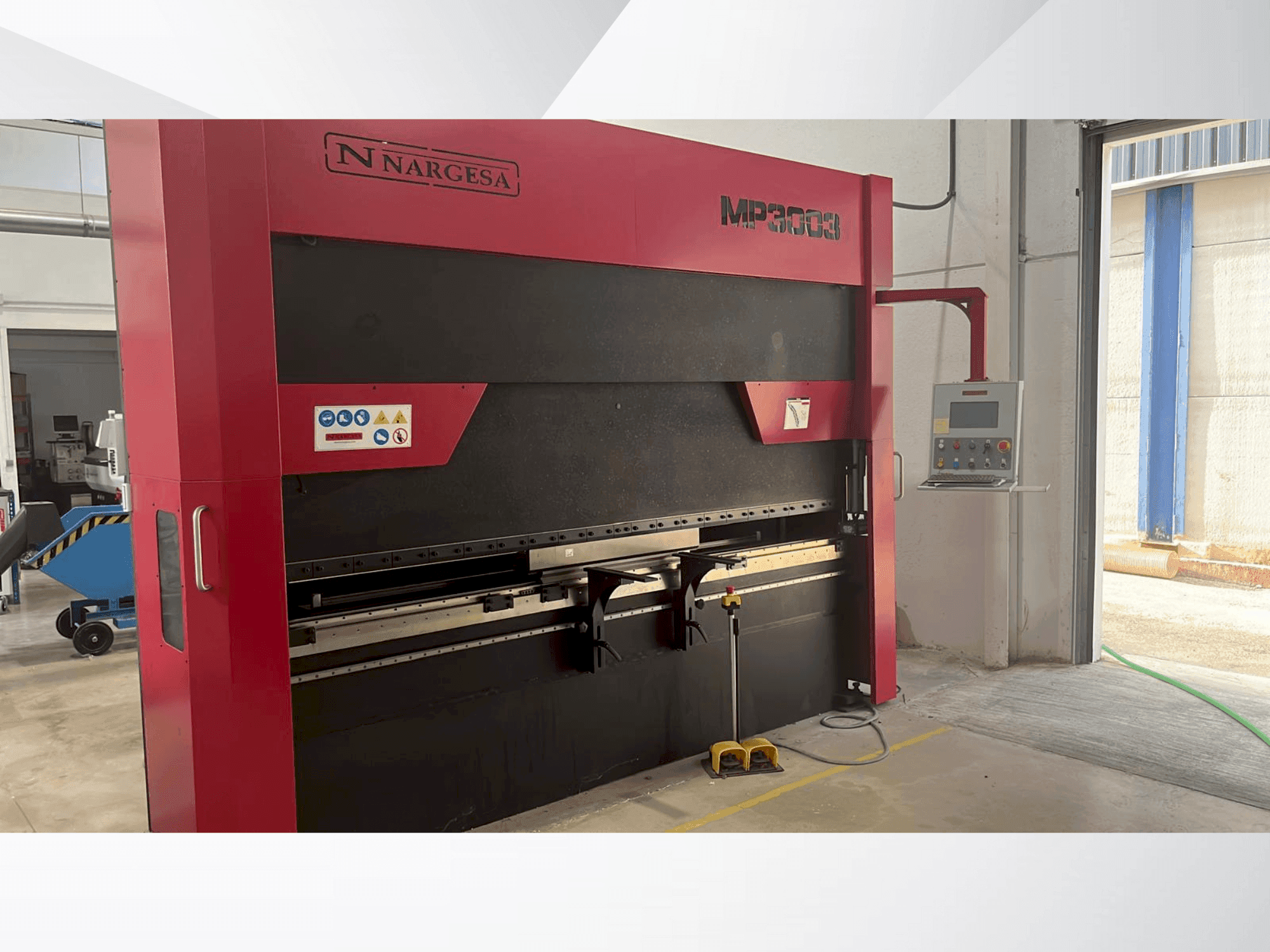 A NARGESA 3003 gép elölnézete