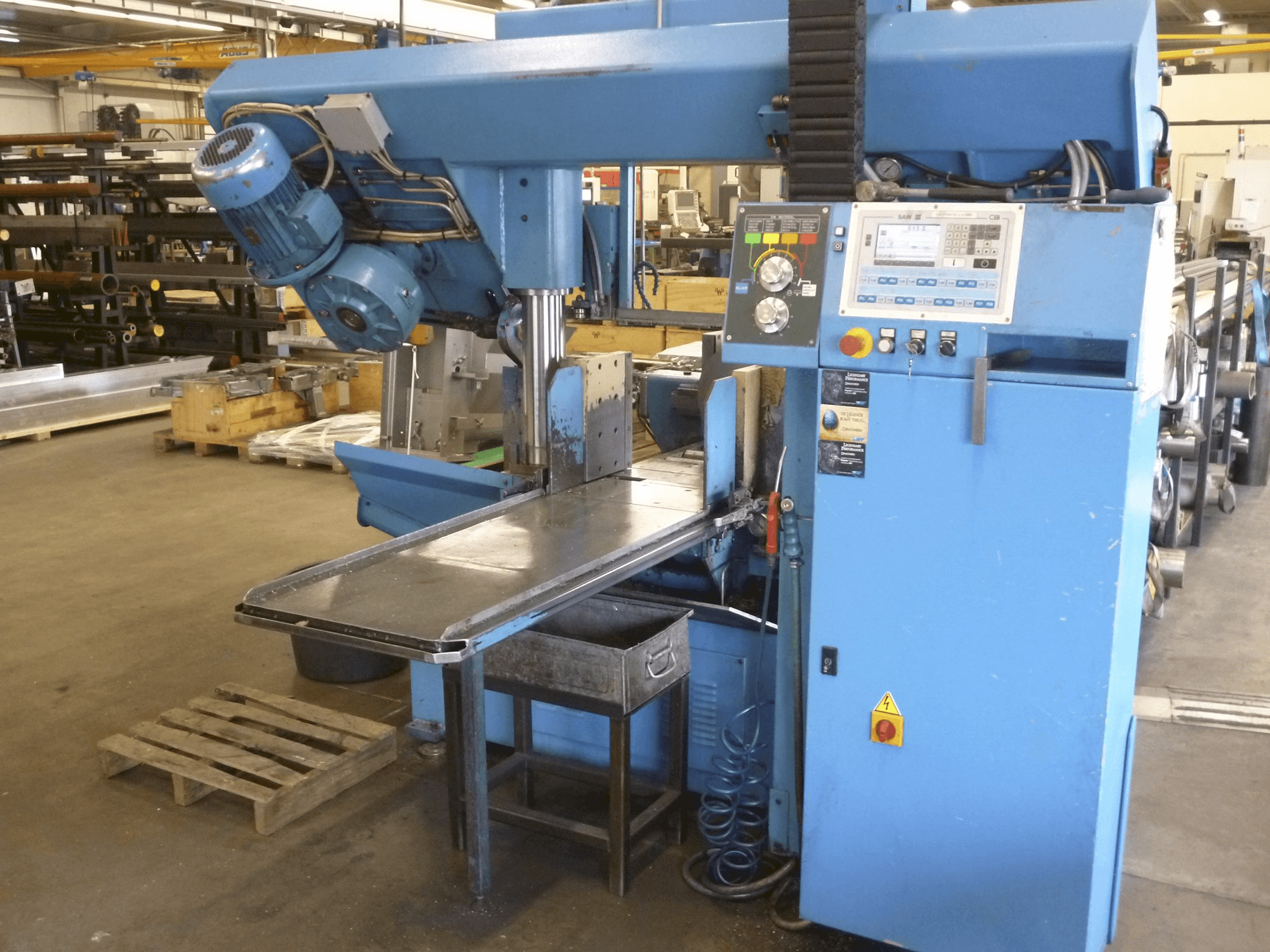 A DoALL 450 gép elölnézete