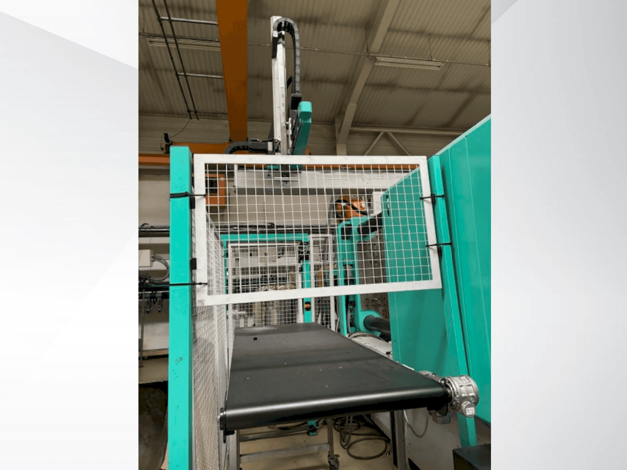 A Arburg Allrounder 920S 4600-2100 gép elölnézete