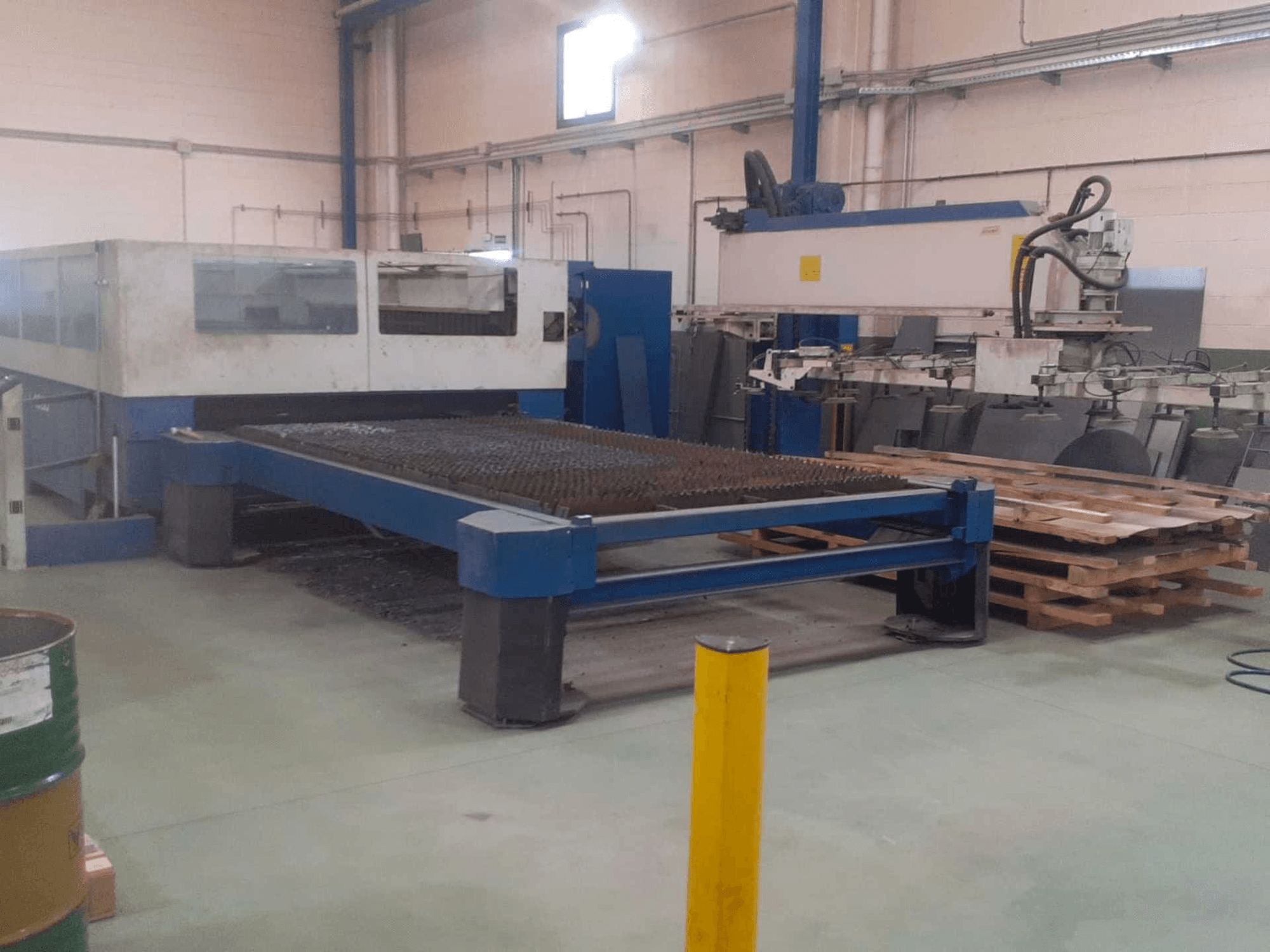 A Trumpf Trumatic L4030 gép elölnézete