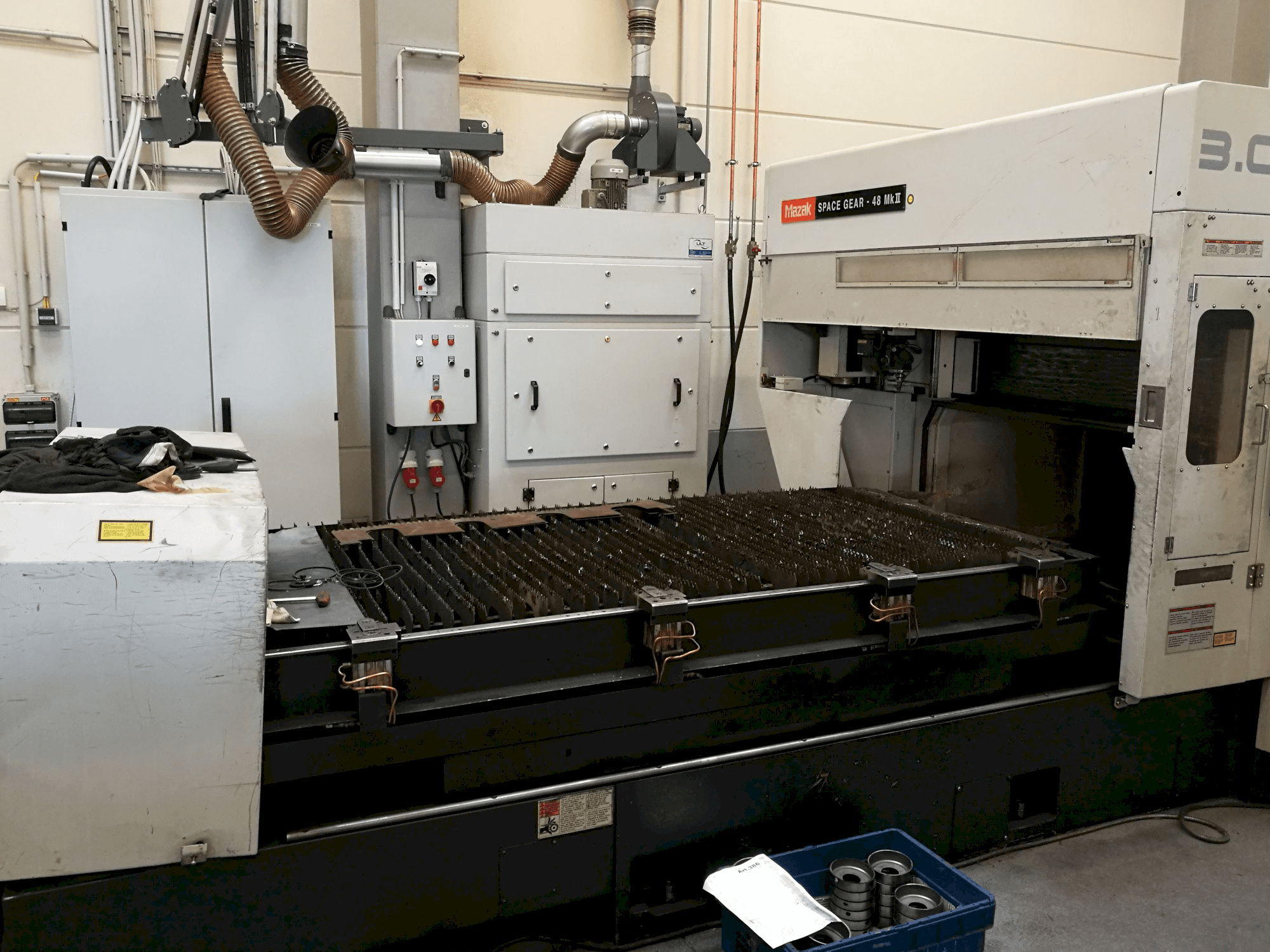 A Mazak Space Gear-48 MK II gép elölnézete