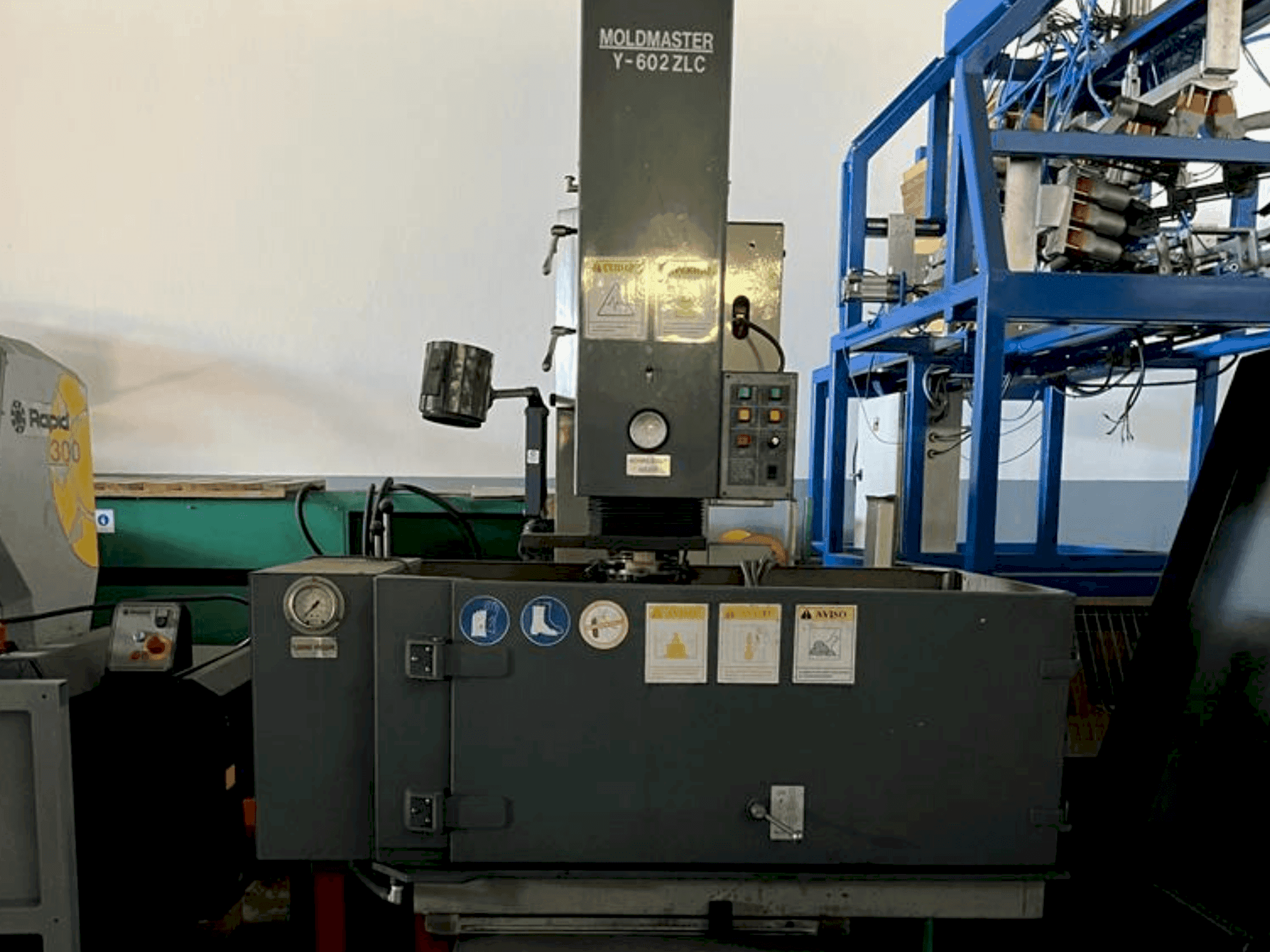 A MOLDMASTER Y-602 ZLC gép elölnézete