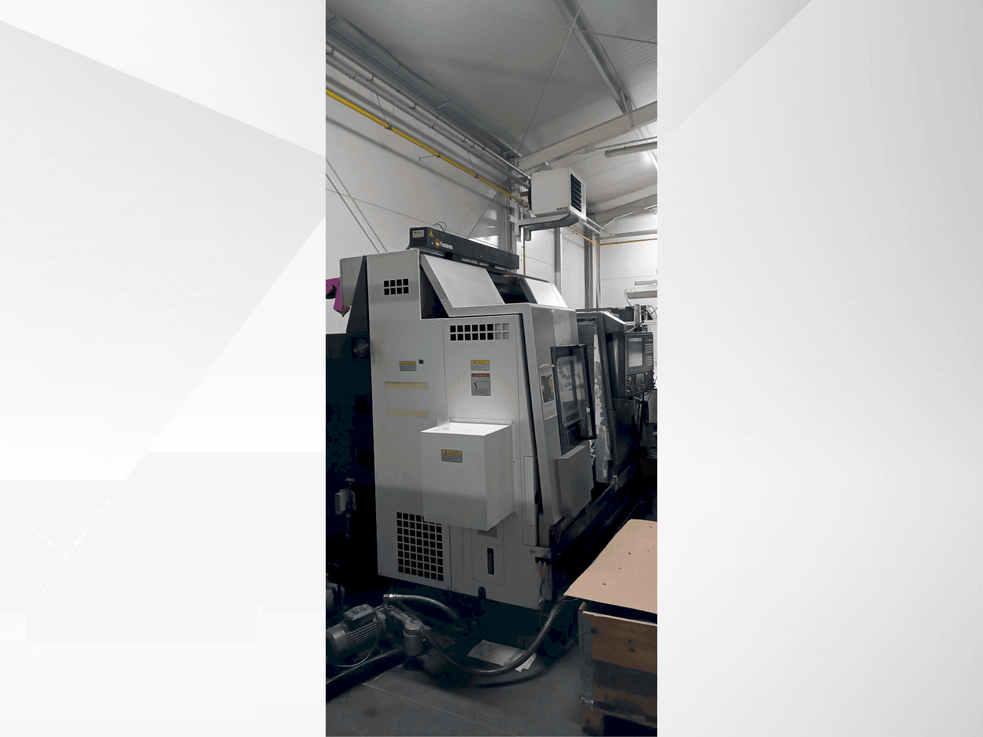 A Okuma LB3000 EX II-MY C450 gép elölnézete