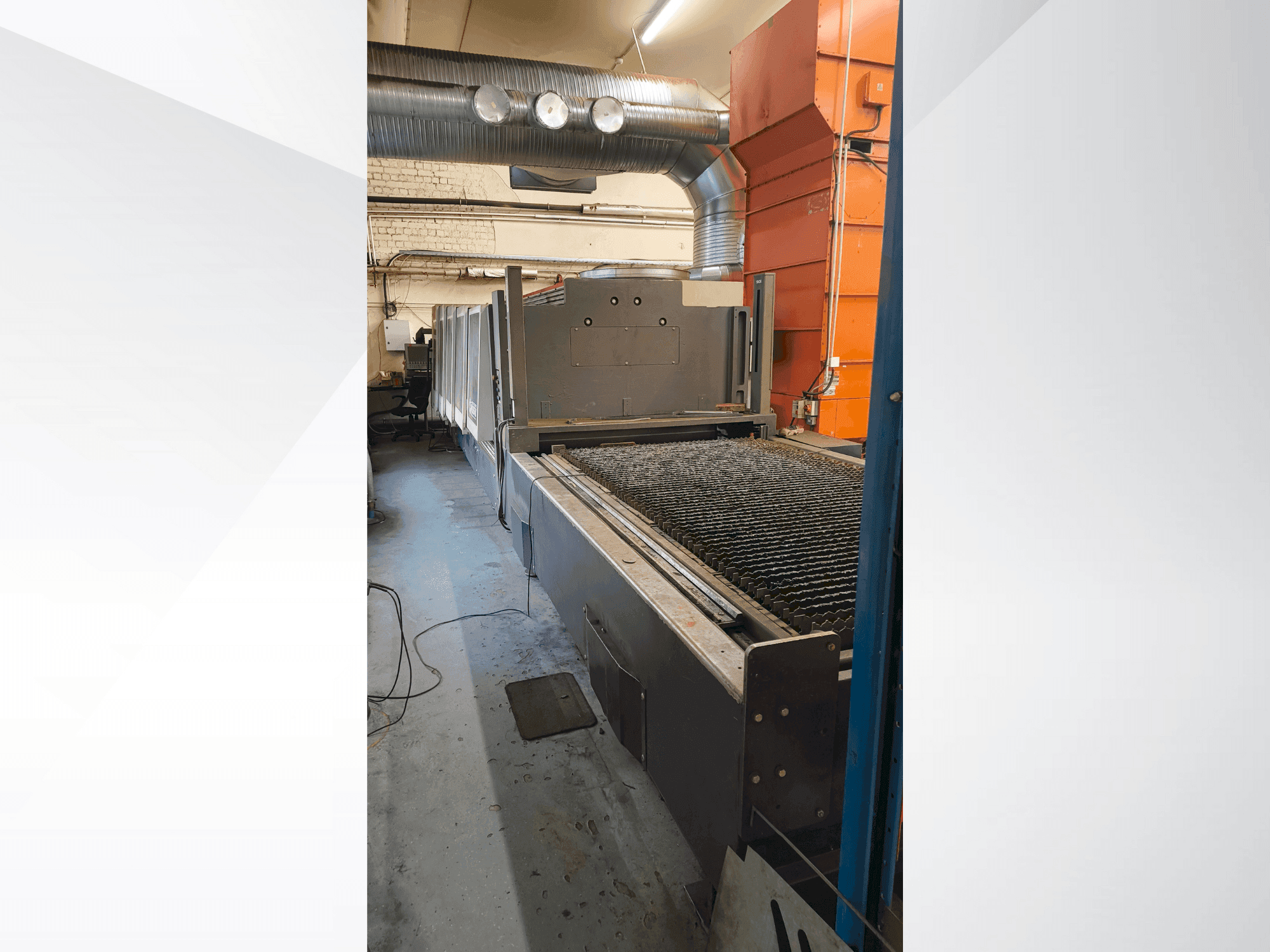 A Bystronic BySpeed 3015 gép elölnézete
