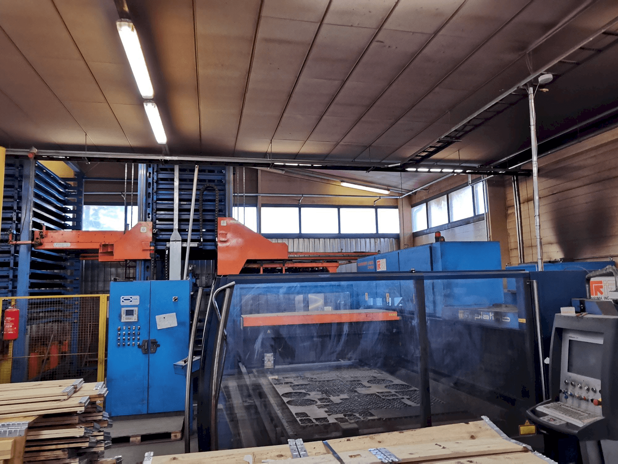 A Prima Industrie Platino 1530 gép elölnézete