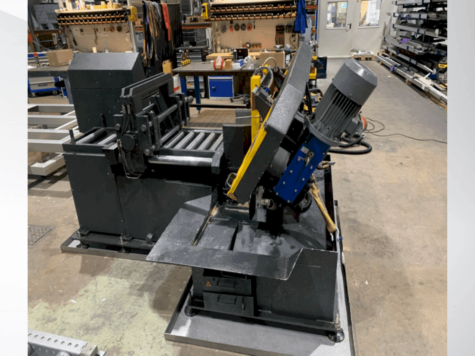 A BEKA-MAK BMSO 320 GH gép elölnézete