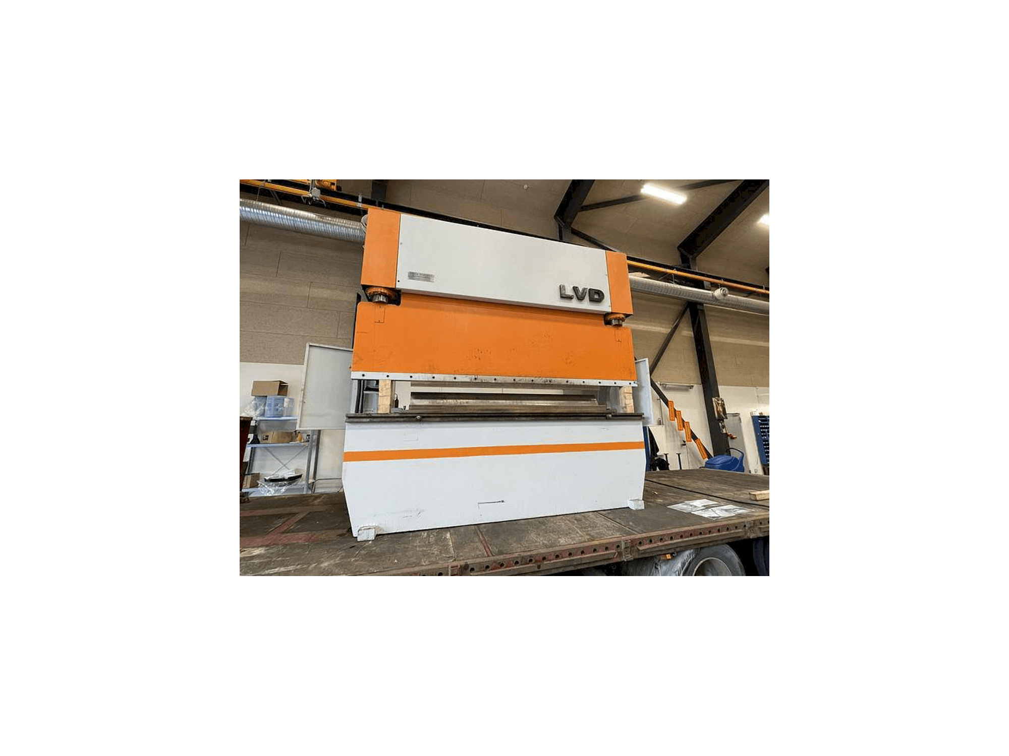 A LVD PP 100 gép elölnézete