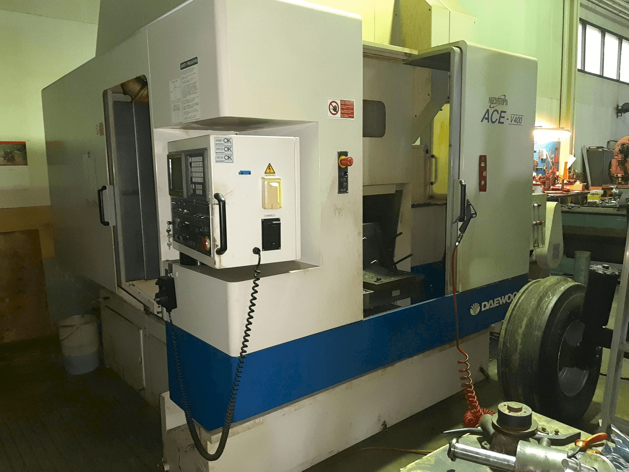 A DAEWOO ACE-V400 gép elölnézete