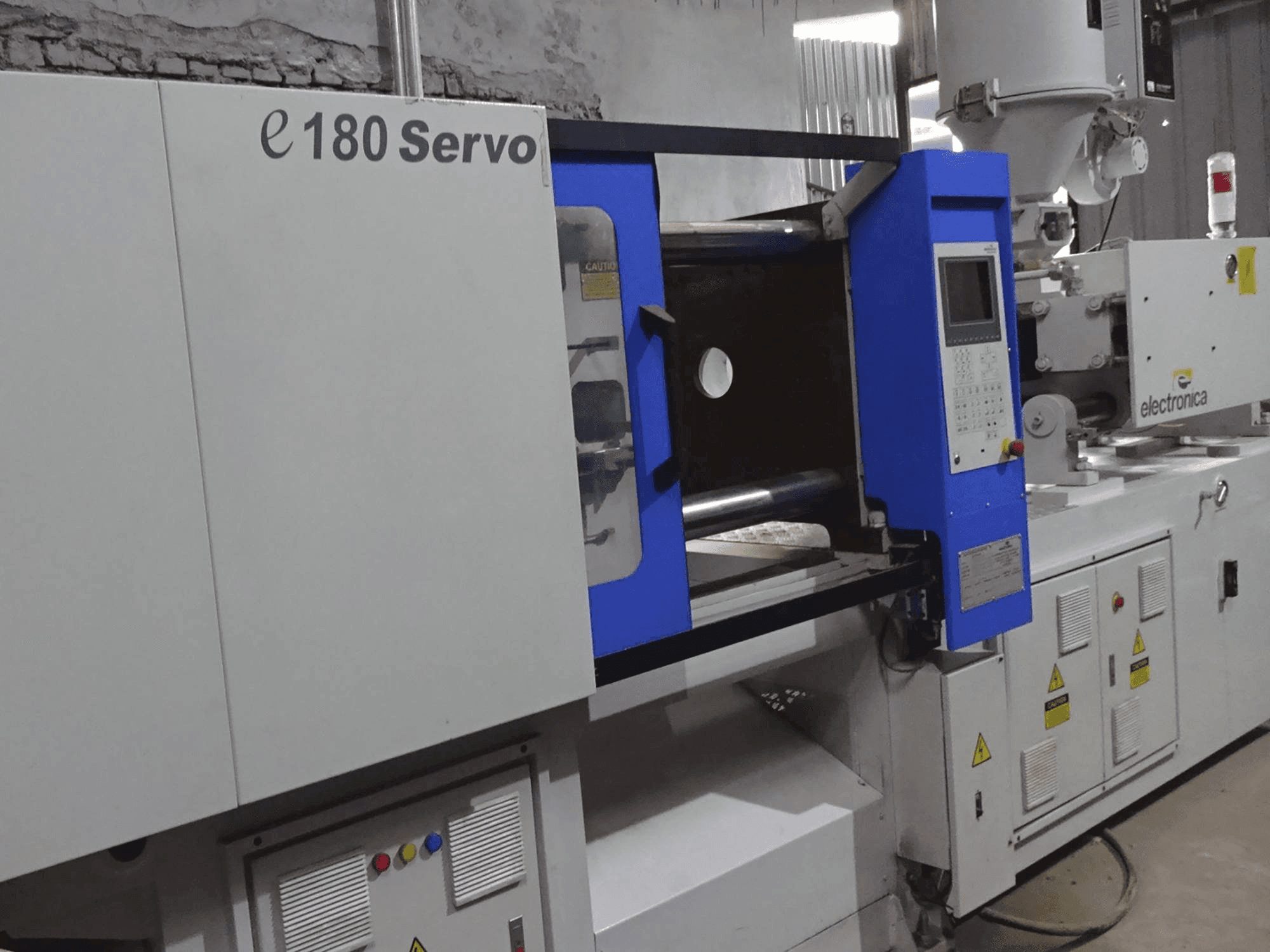 A Electronica EP01800126 gép elölnézete