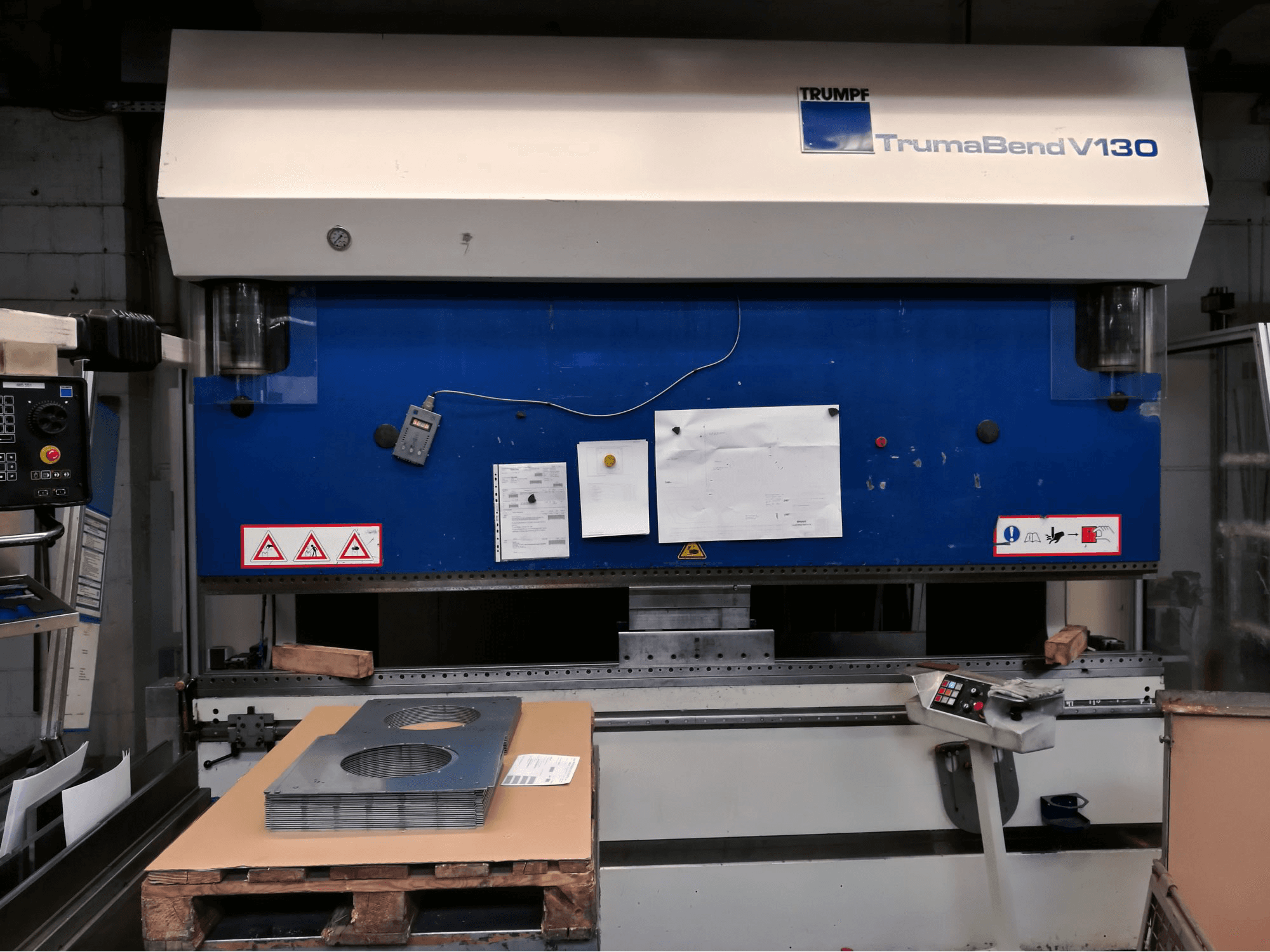 A Trumpf TrumaBend V130 gép elölnézete