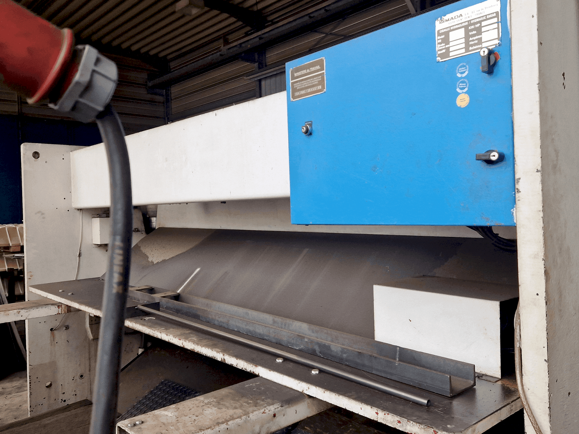 A AMADA GPN1 30 gép elölnézete