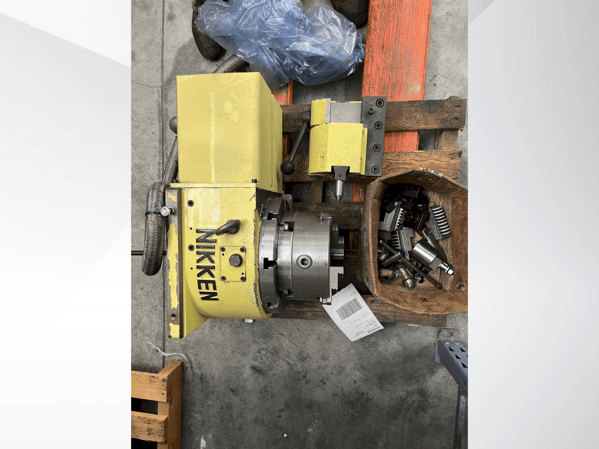 A NIKKEN CNC 260 gép elölnézete