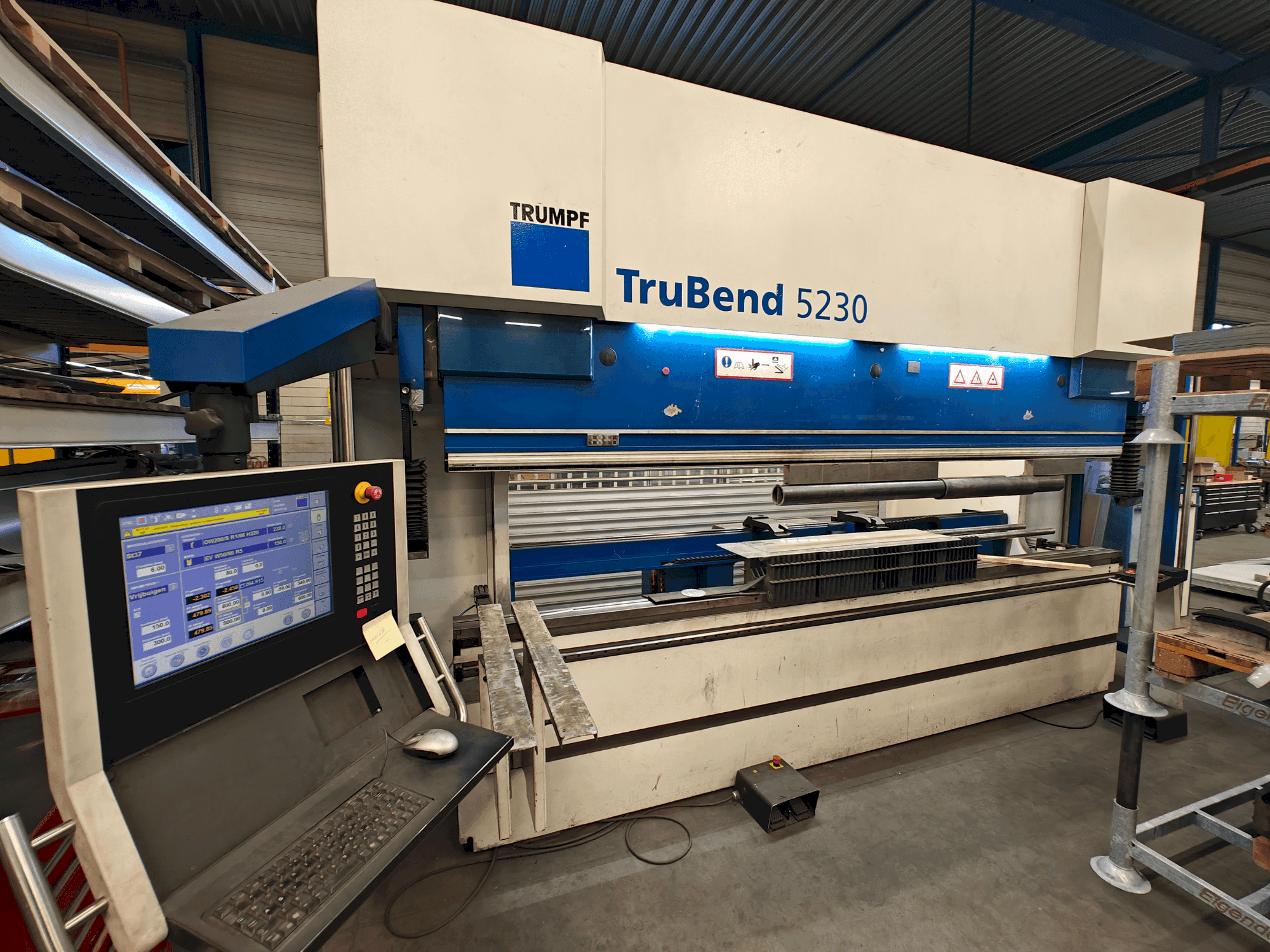 A TRUMPF TruBend 5230 gép elölnézete
