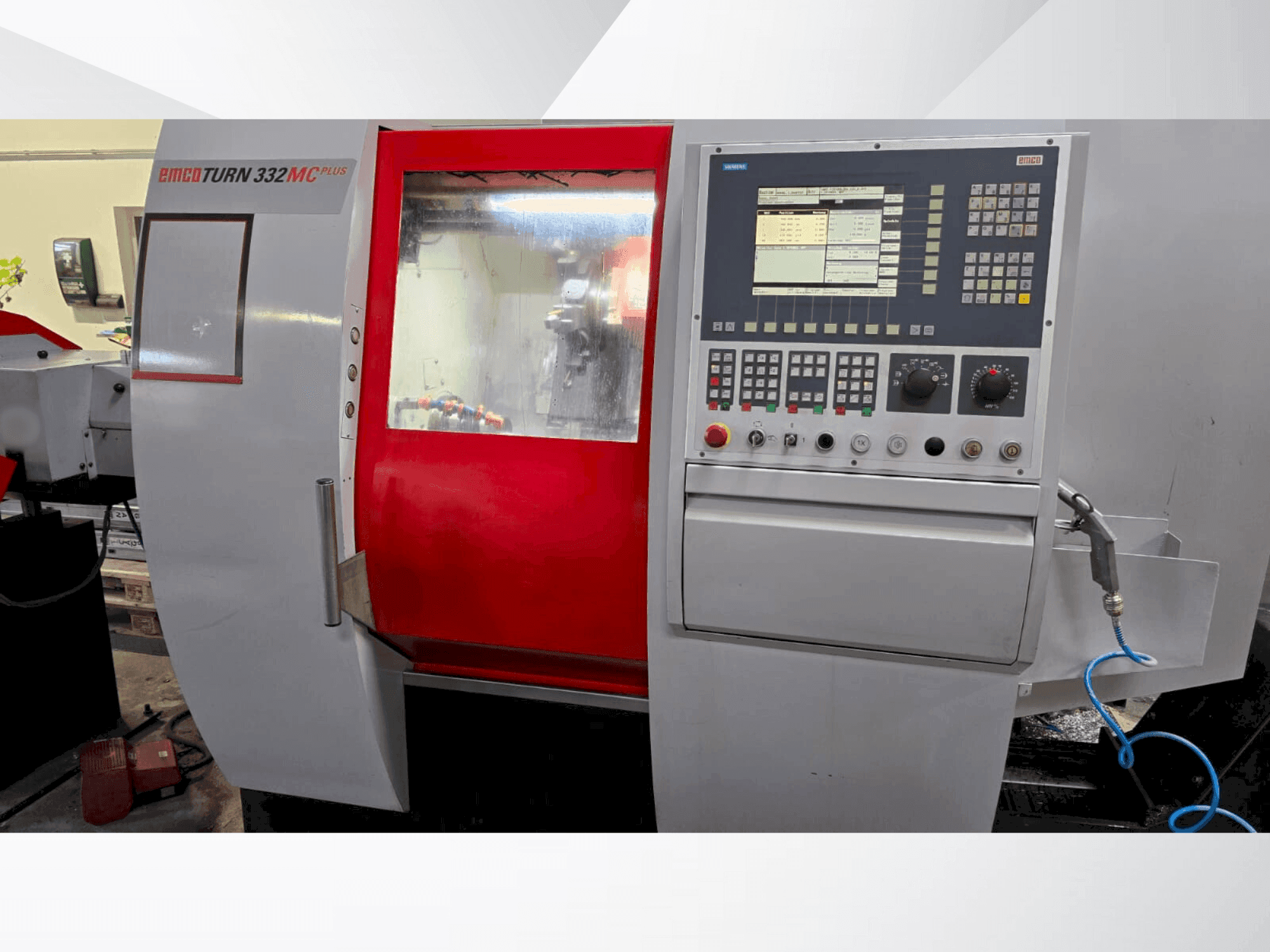 A EMCO TURN 332 MC gép elölnézete